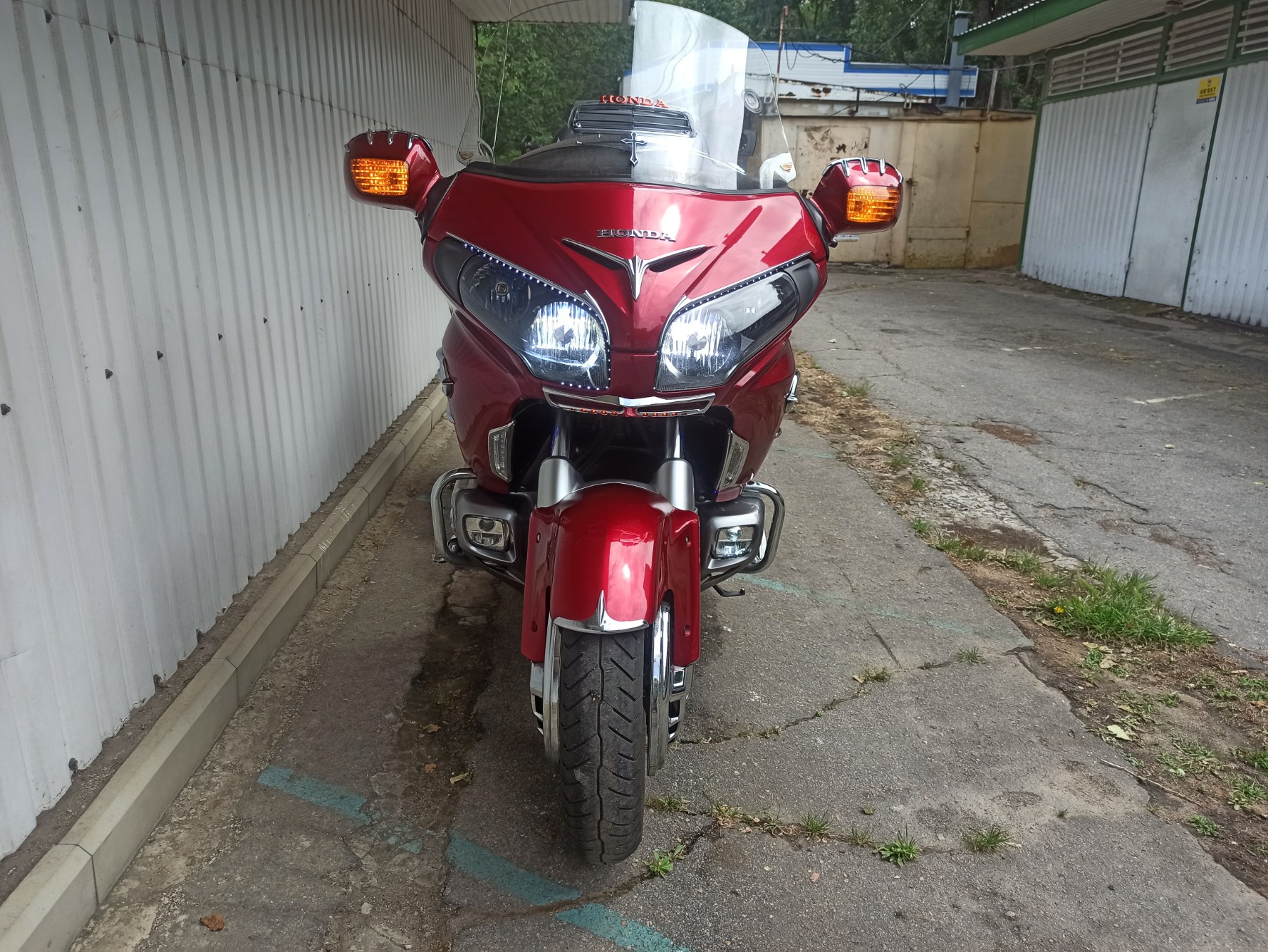 Мотоцикл Honda GoldWing 1800 2013 фото. Мотосалон МотоХит - мотоциклы, экипировка, запчасти.