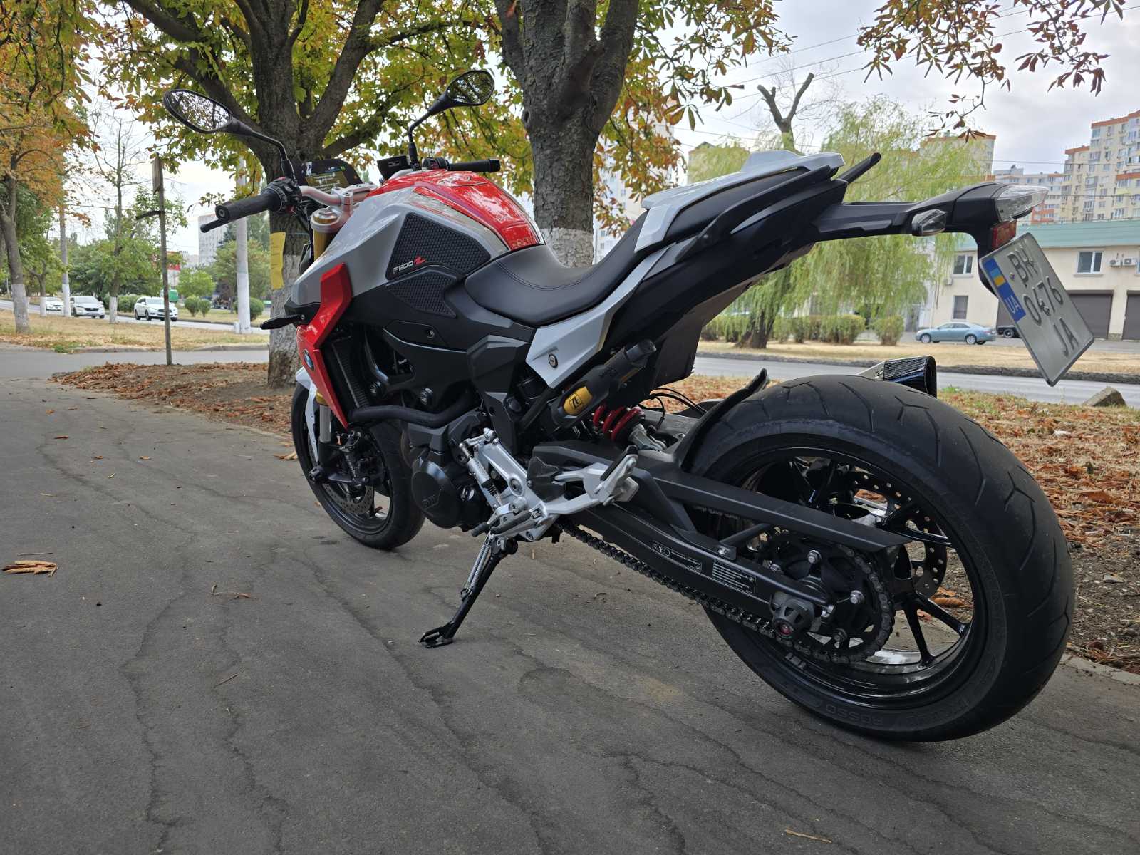 Мотоцикл BMW F 900R 2020 фото :: Мотосалон MotoHit - мотоцикли, екіпірування, запчастини.