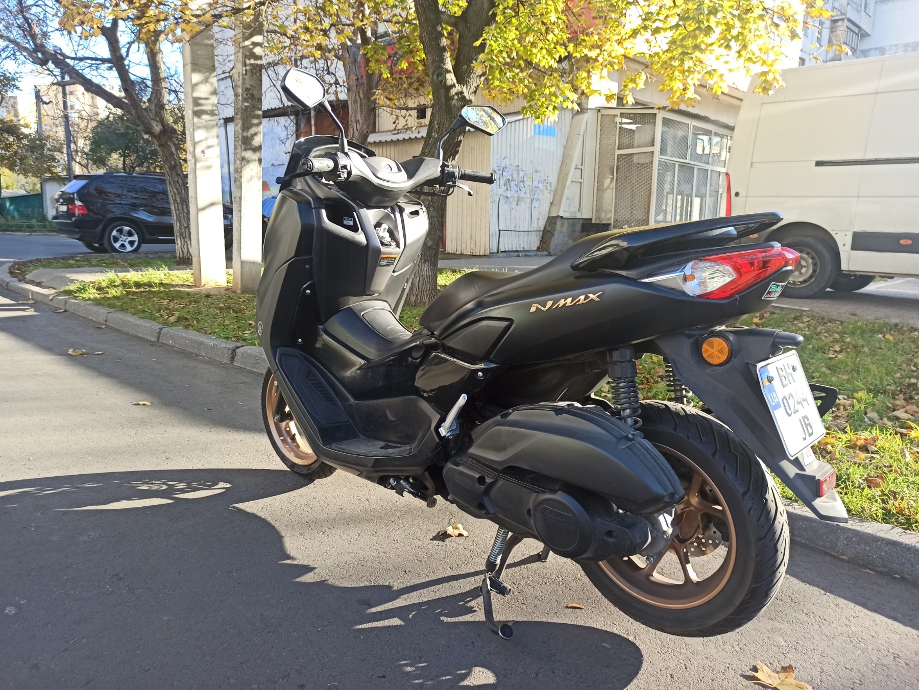 Максі скутер  Yamaha N-Max 125 2021 фото :: Мотосалон MotoHit - мотоцикли, екіпірування, запчастини.