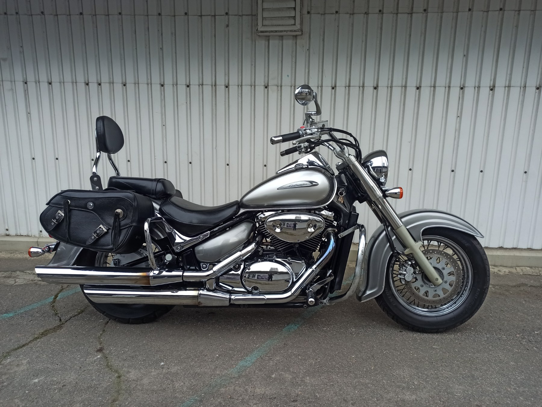 Suzuki Intruder 400 Classic 2003 фото :: Мотосалон MotoHit - мотоцикли, екіпірування, запчастини.