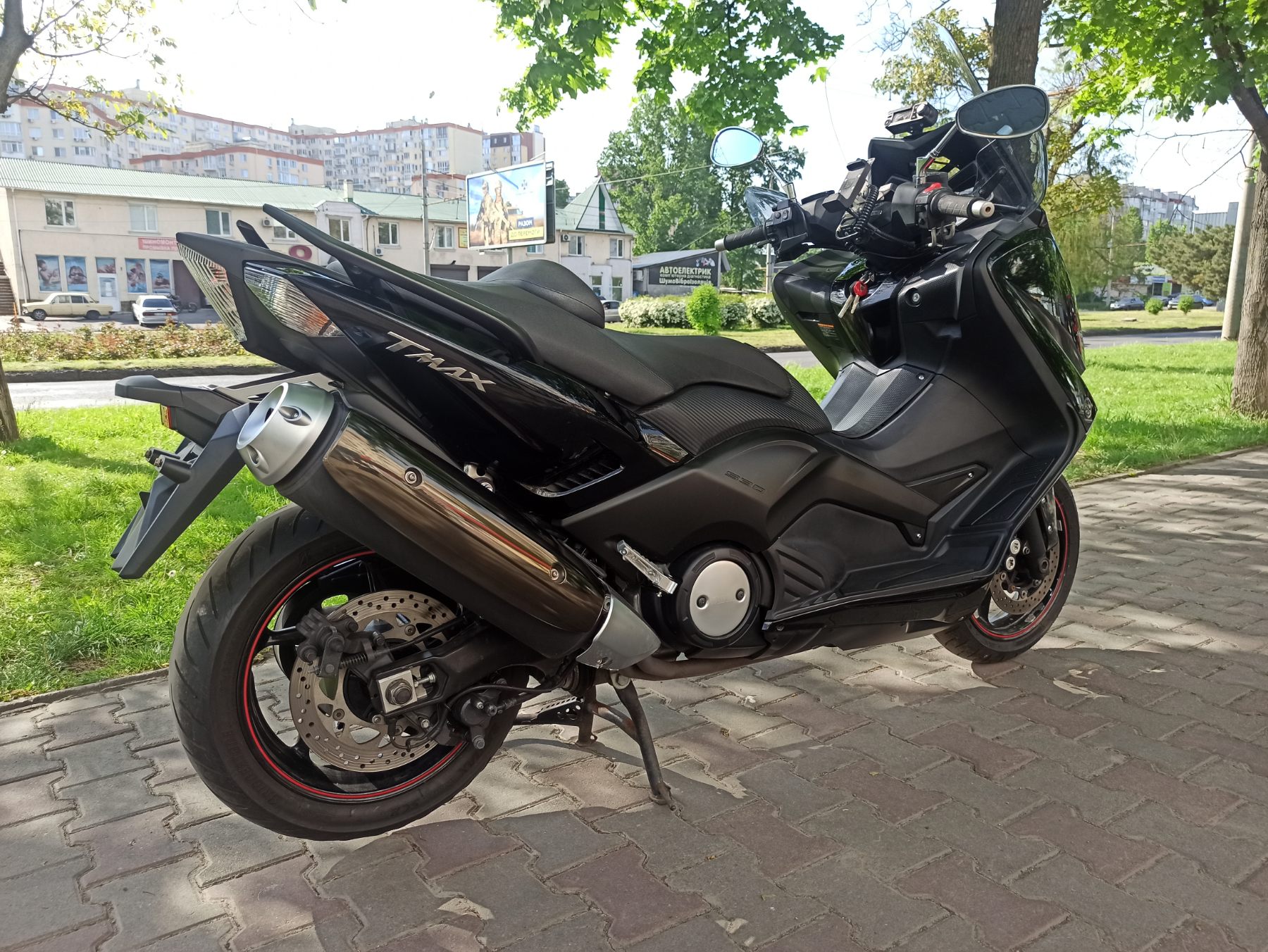 Yamaha T-Max 530 2013 фото :: Мотосалон MotoHit - мотоцикли, екіпірування, запчастини.
