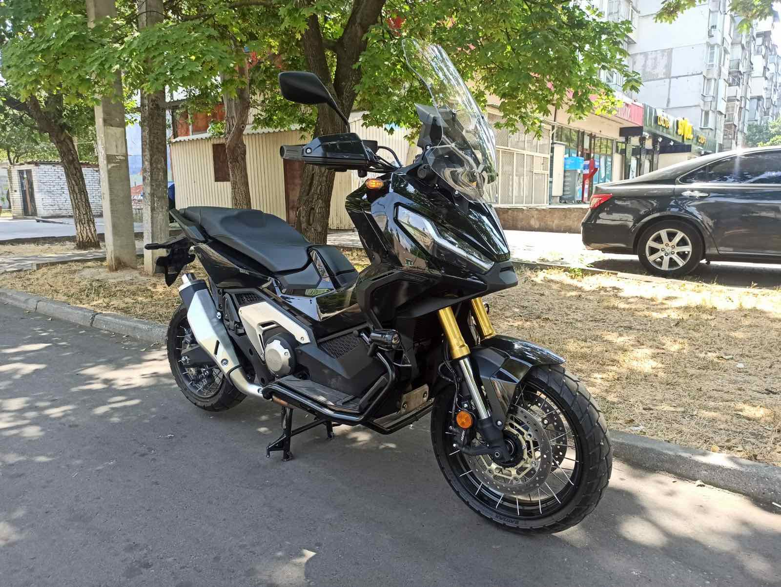 Honda X-ADV 750 2021 фото :: Мотосалон MotoHit - мотоцикли, екіпірування, запчастини.