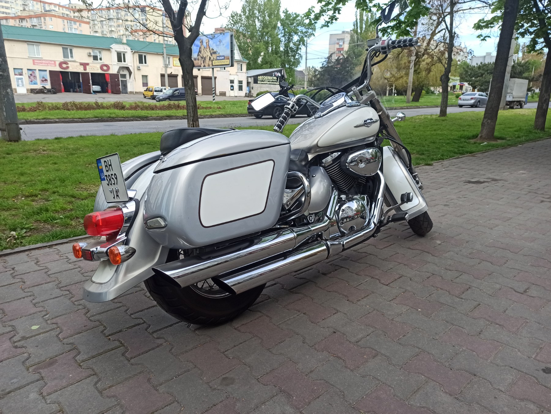 Suzuki Intruder 400 Classic 2003 фото :: Мотосалон MotoHit - мотоцикли, екіпірування, запчастини.