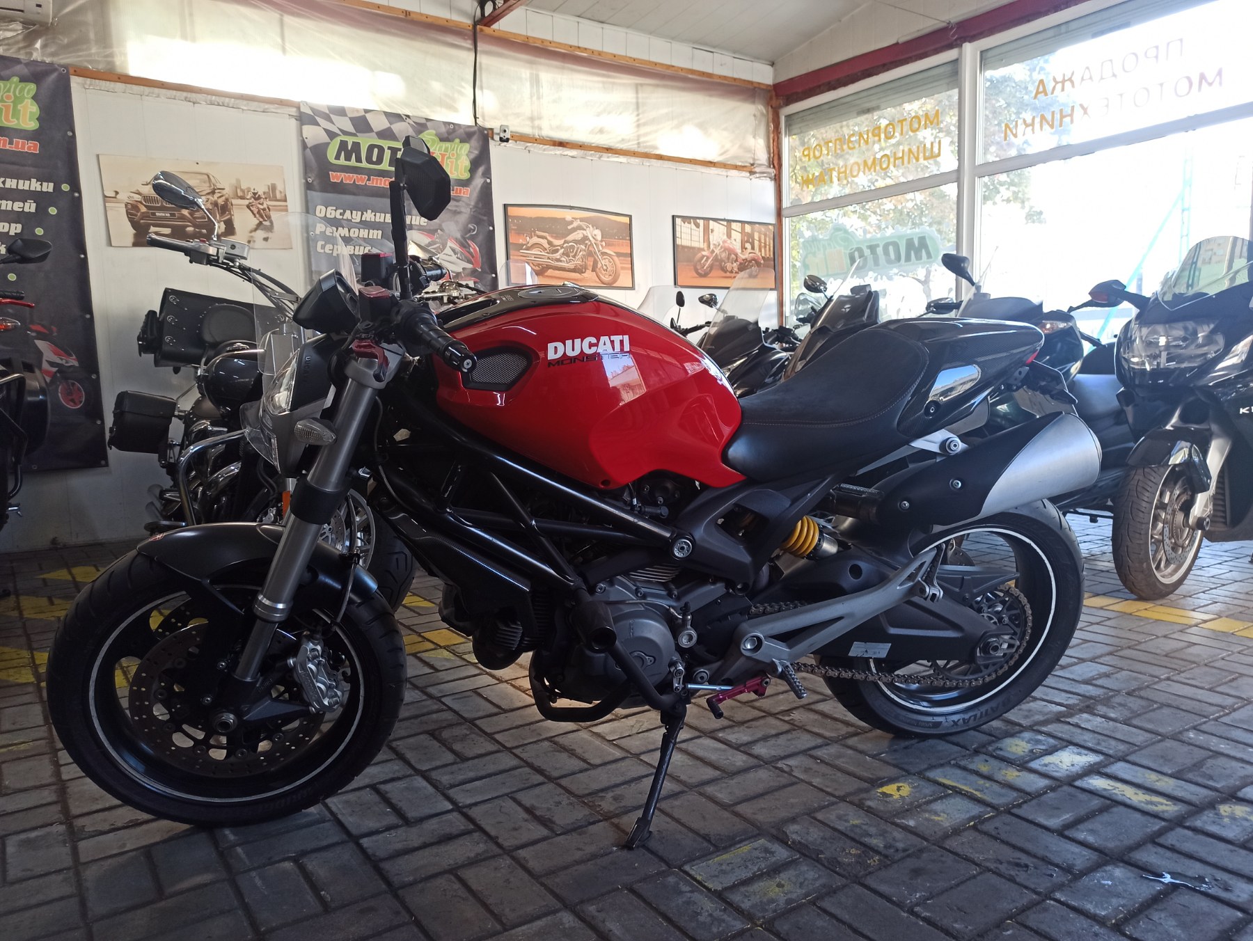 Ducati Monster 696 2012 фото :: Мотосалон MotoHit - мотоцикли, екіпірування, запчастини.