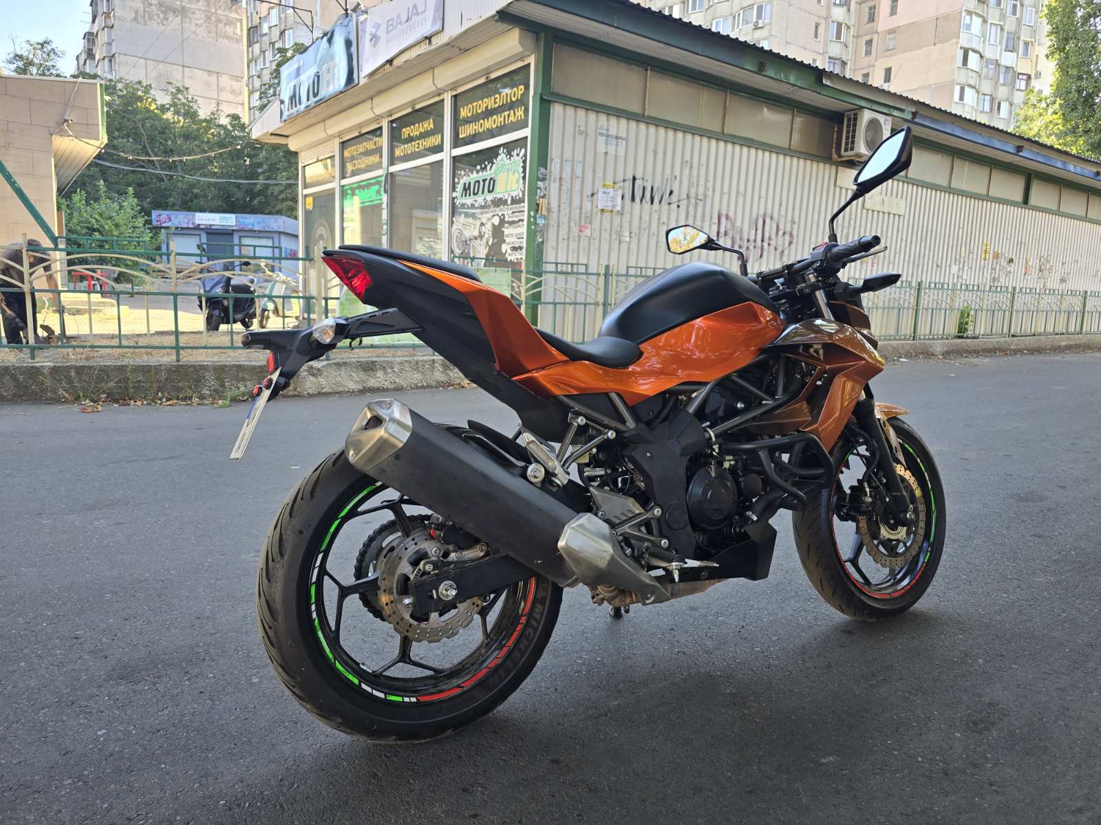 Мотоцикл Kawasaki Ninja Z 250 SL 2015 фото :: Мотосалон MotoHit - мотоцикли, екіпірування, запчастини.