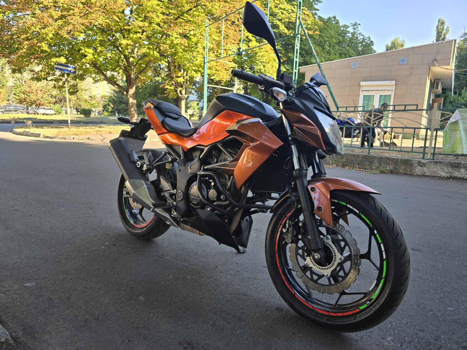 Мотоцикл Kawasaki Ninja Z 250 SL 2015 фото :: Мотосалон MotoHit - мотоцикли, екіпірування, запчастини.