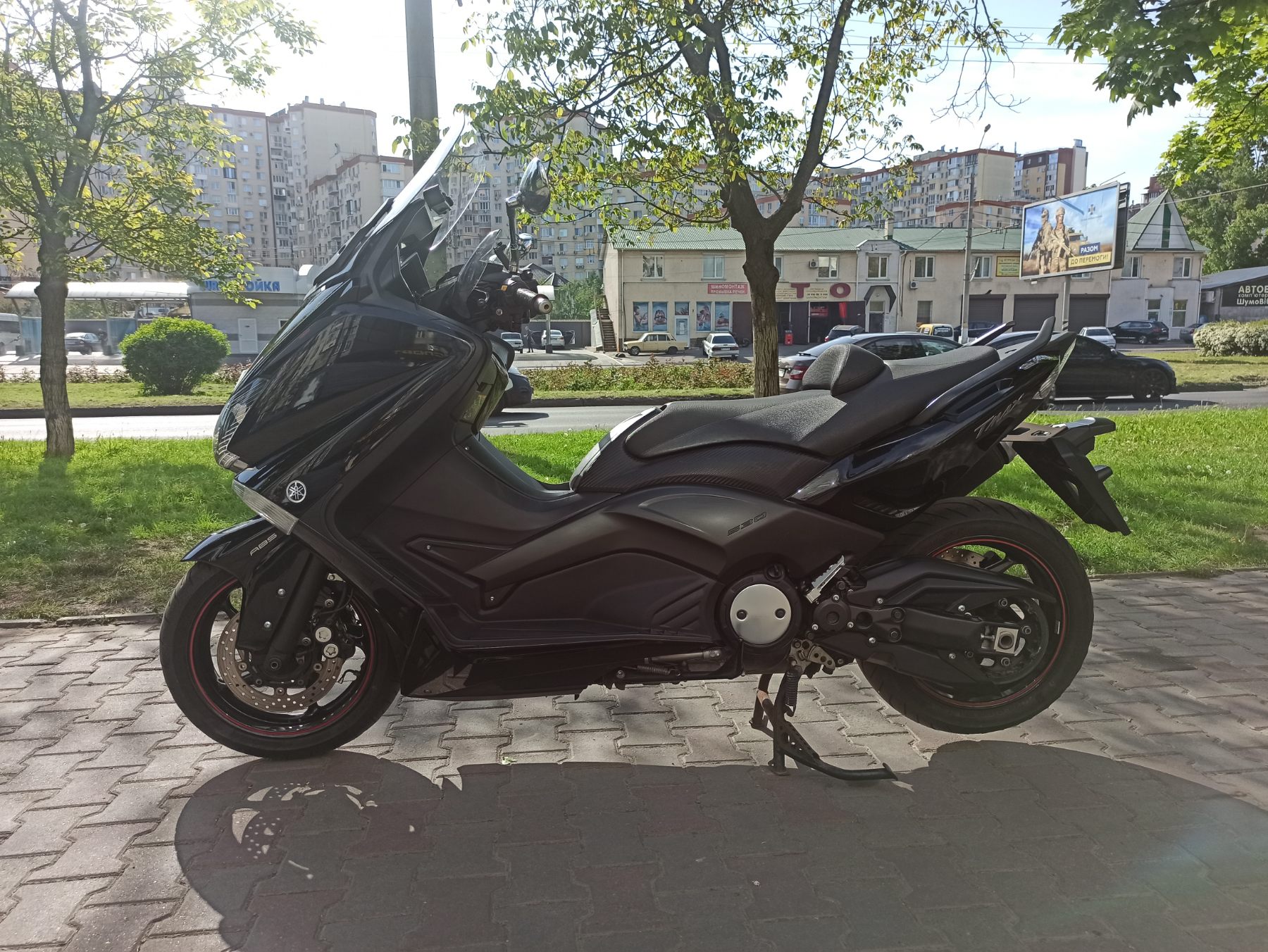 Yamaha T-Max 530 2013 фото :: Мотосалон MotoHit - мотоцикли, екіпірування, запчастини.