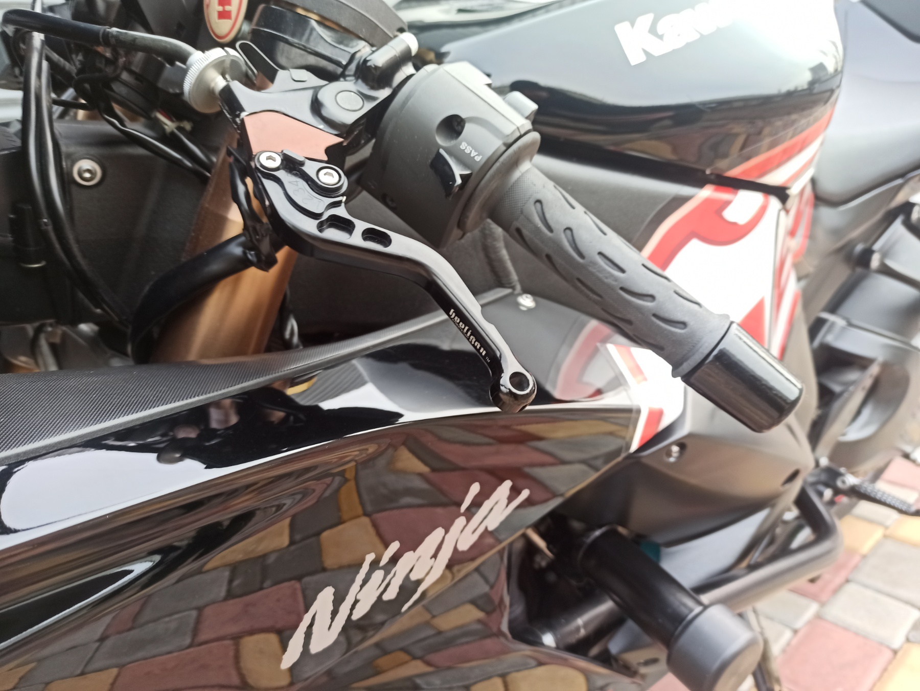 Мотоцикл Kawasaki Ninja ZX-10R 1000cc 2008 фото :: Мотосалон MotoHit - мотоцикли, екіпірування, запчастини.
