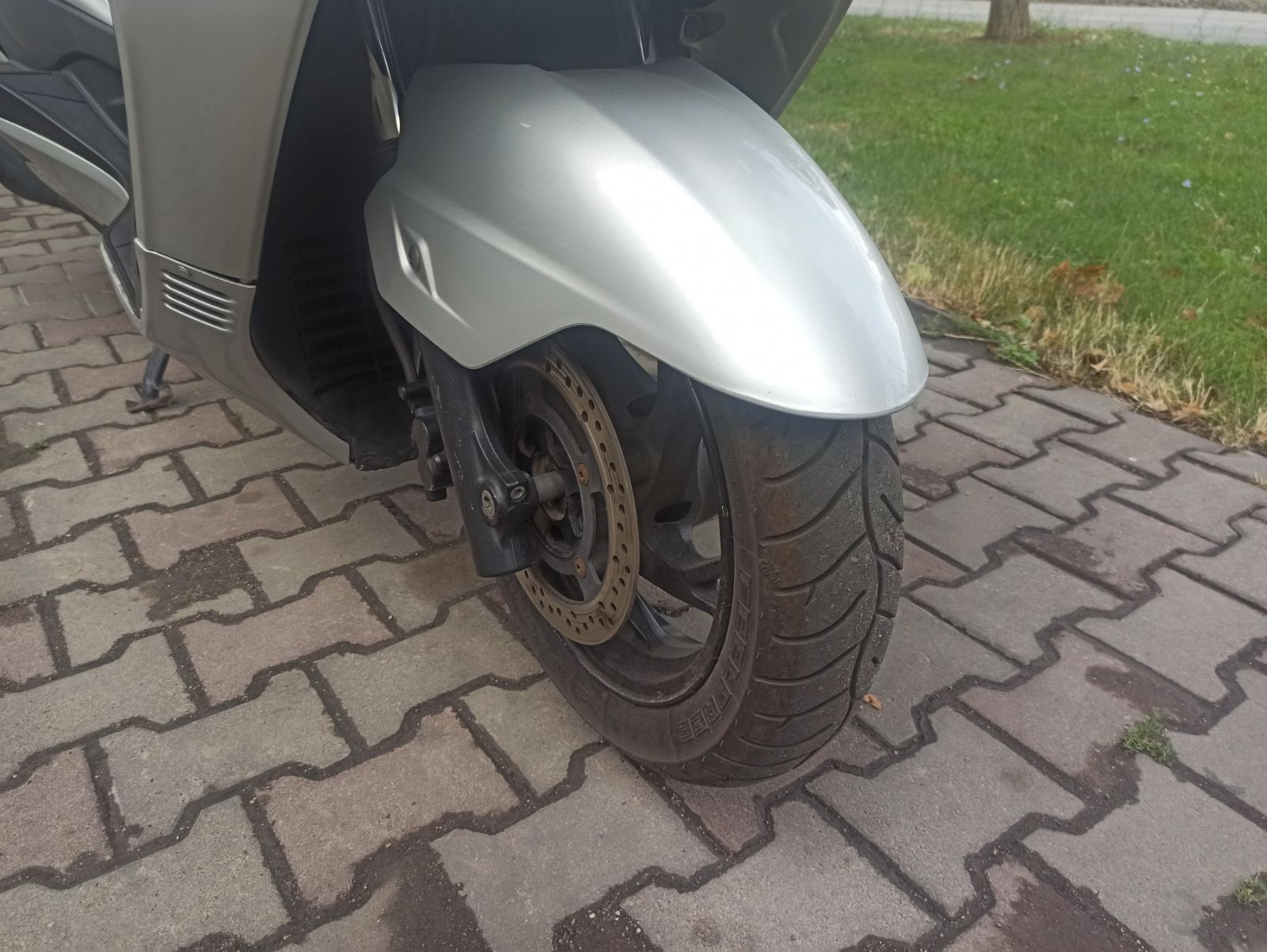  Suzuki Skywave 250 Type-S 2010 фото :: Мотосалон MotoHit - мотоцикли, екіпірування, запчастини.