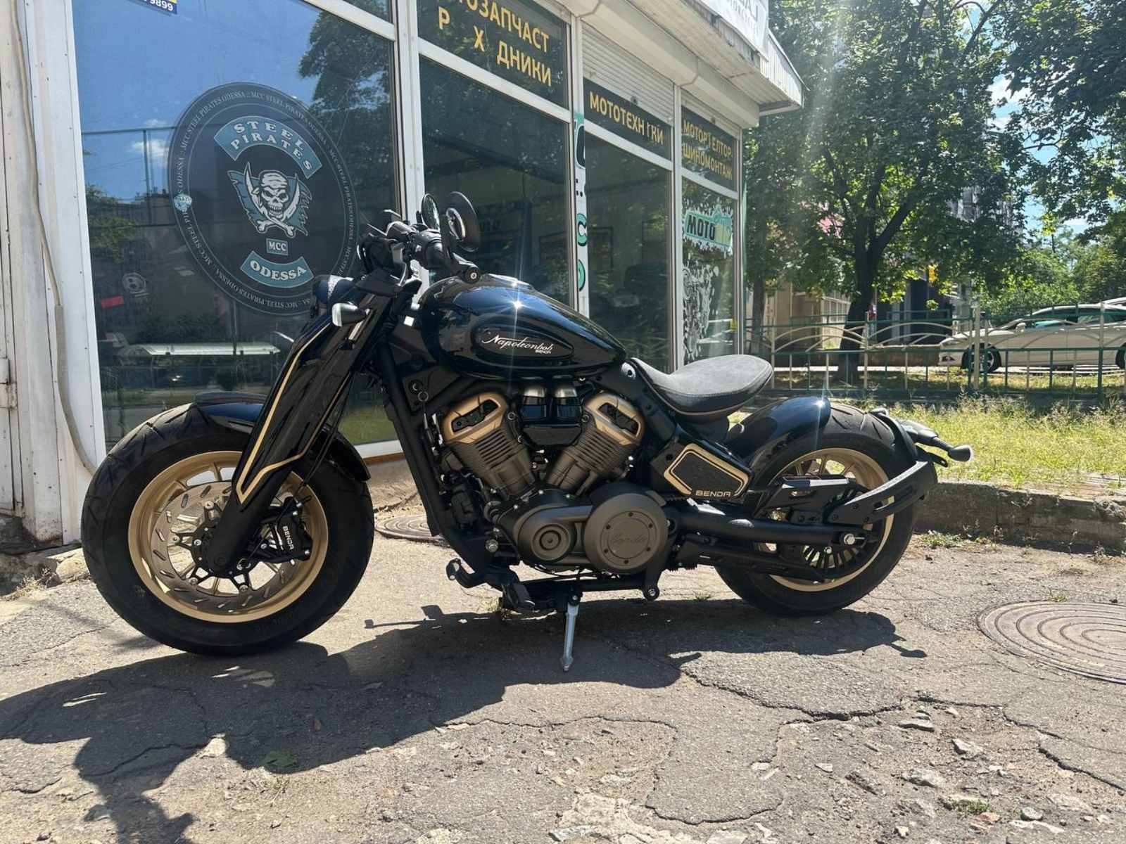  BENDA Napoleon 500 фото :: Мотосалон MotoHit - мотоцикли, екіпірування, запчастини.
