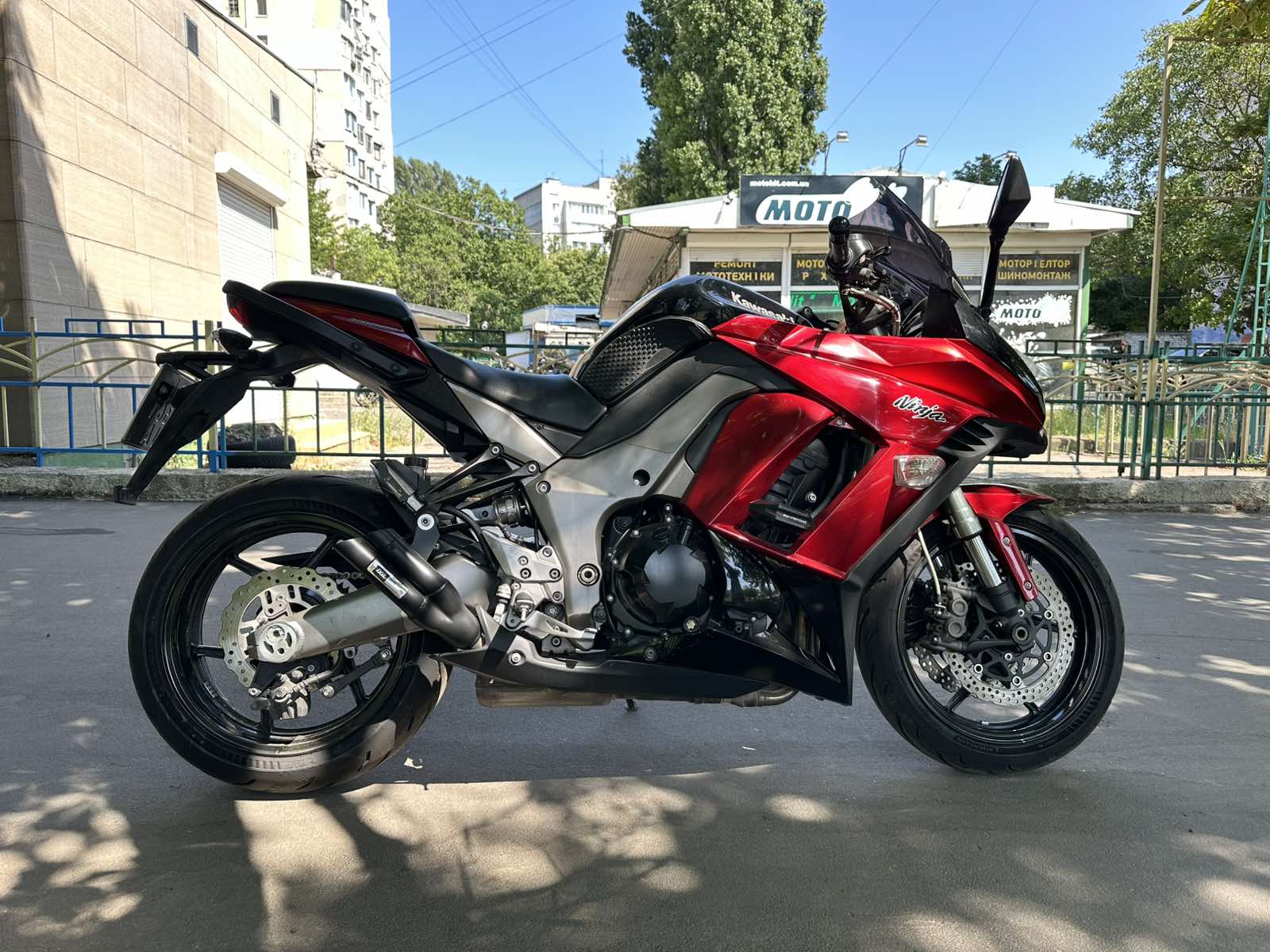 Kawasaki Ninja Z1000SX 2010 фото. Мотосалон МотоХит - мотоциклы, экипировка, запчасти.