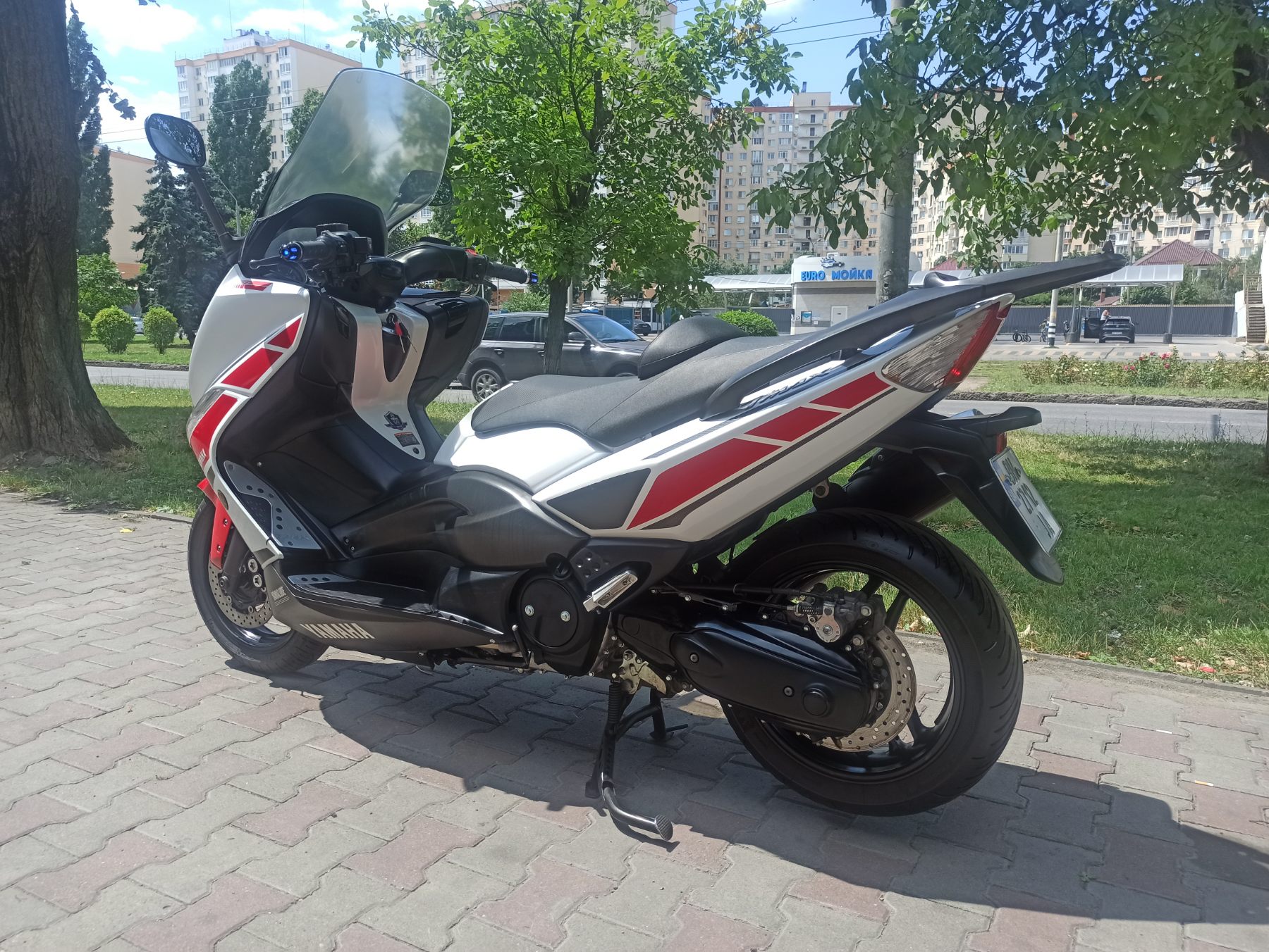 Yamaha T-Max 500 2011 фото :: Мотосалон MotoHit - мотоцикли, екіпірування, запчастини.