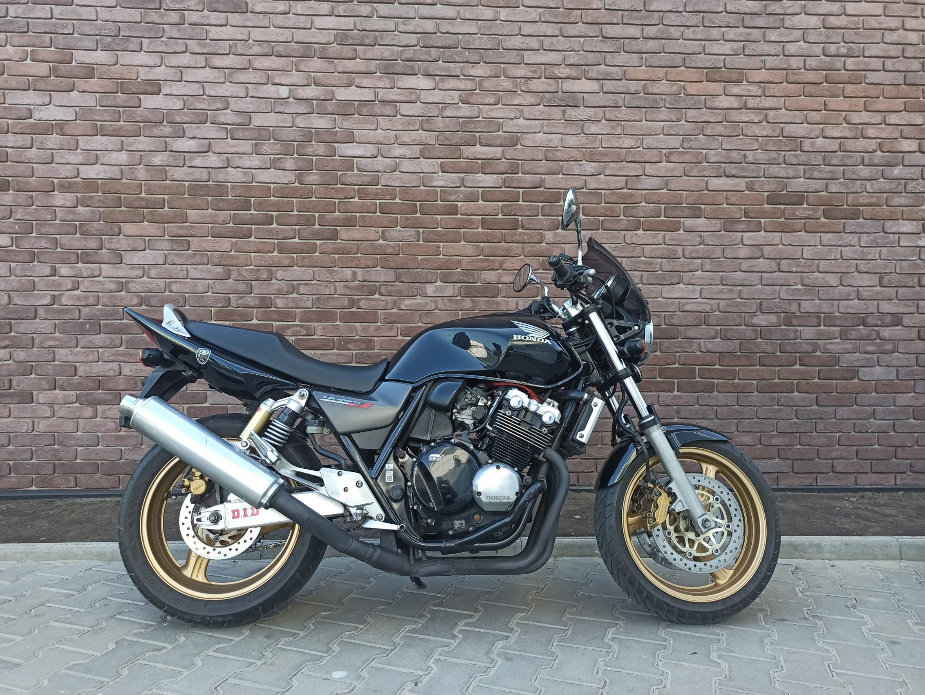 Honda CB 400 Super Four Hyper V-Tec 3 2006 фото :: Мотосалон MotoHit - мотоцикли, екіпірування, запчастини.