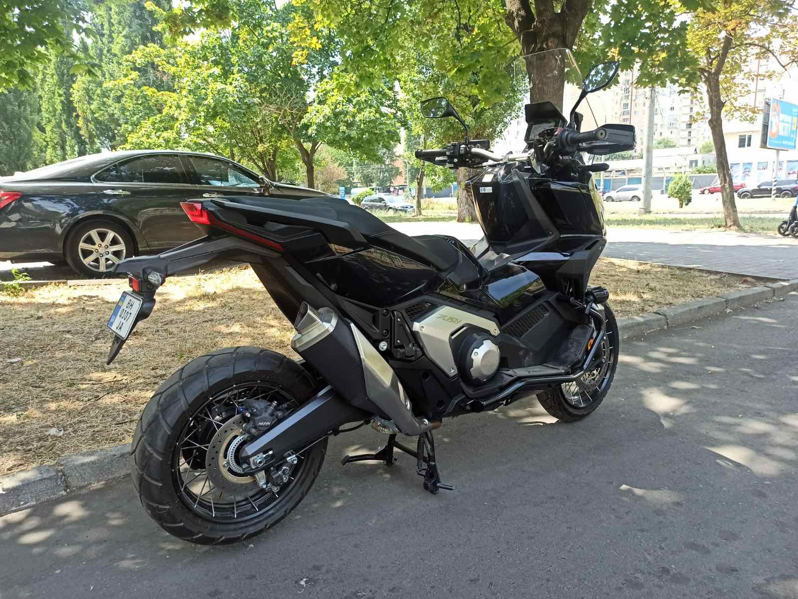 Honda X-ADV 750 2021 фото :: Мотосалон MotoHit - мотоцикли, екіпірування, запчастини.