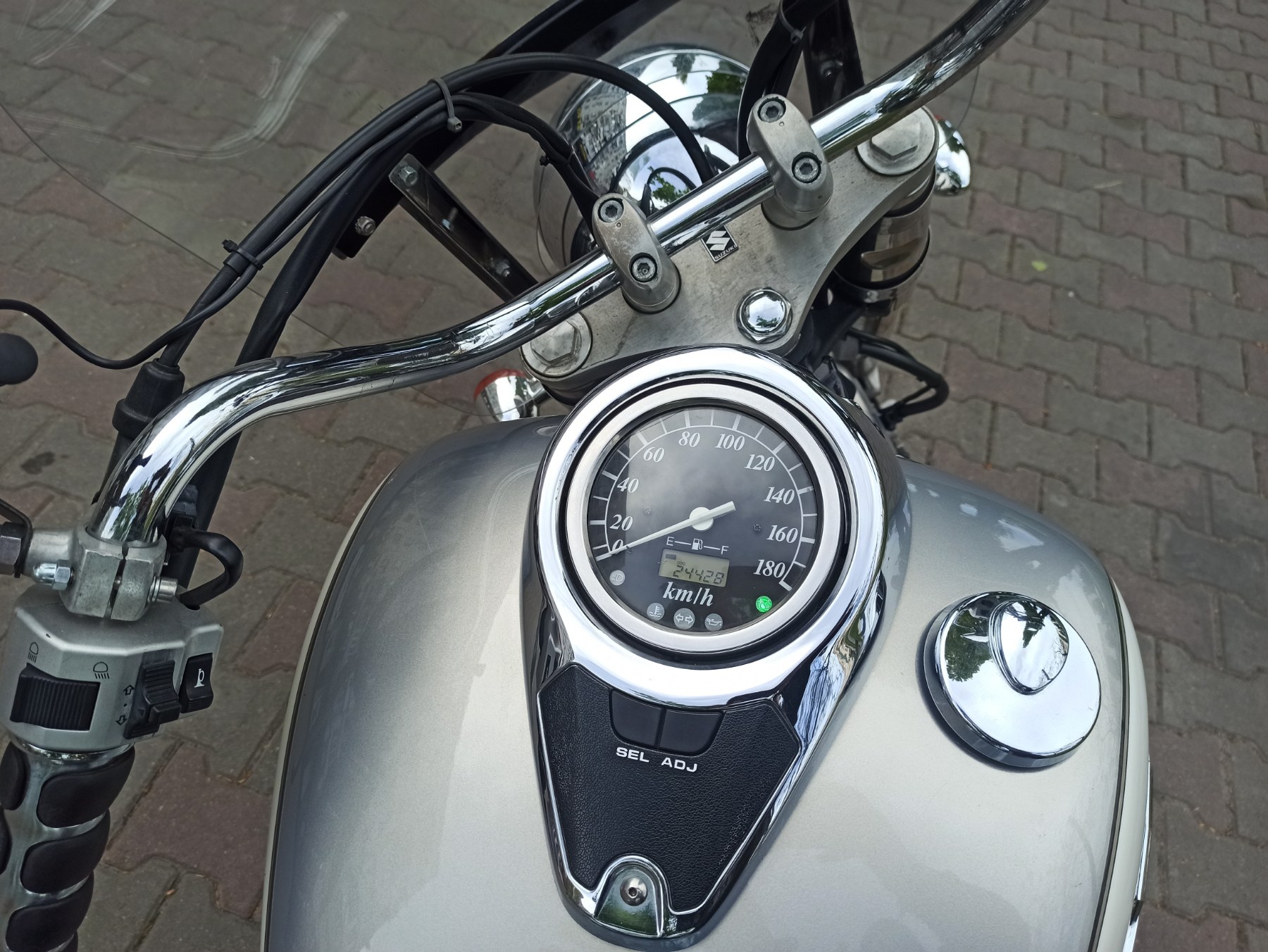 Suzuki Intruder 400 Classic 2003 фото :: Мотосалон MotoHit - мотоцикли, екіпірування, запчастини.