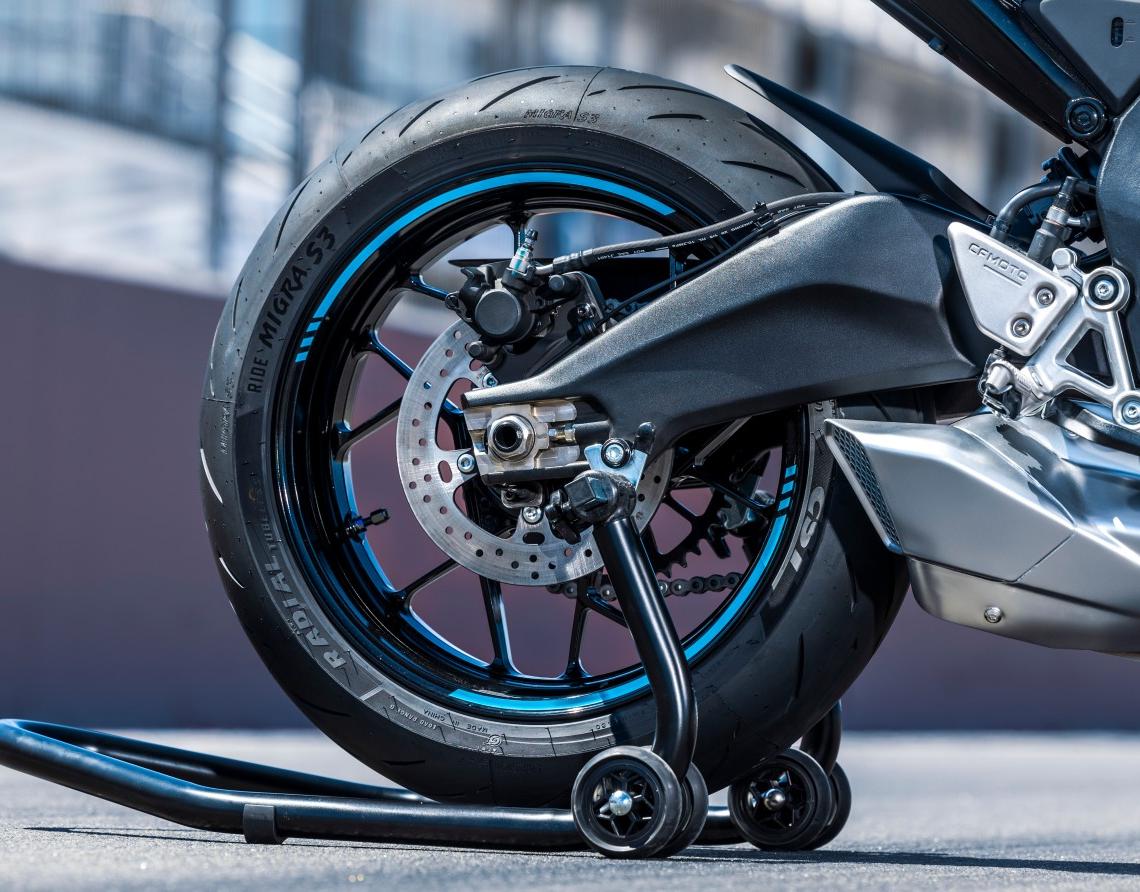 CFMOTO 675SR-R фото :: Мотосалон MotoHit - мотоцикли, екіпірування, запчастини.