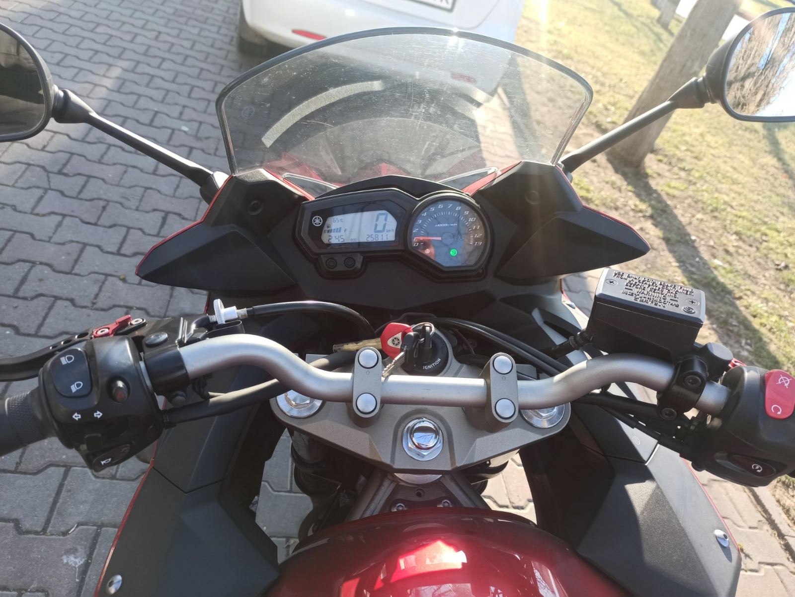 Мотоцикл Yamaha XJ6 Diversion S 2009 фото :: Мотосалон MotoHit - мотоцикли, екіпірування, запчастини.