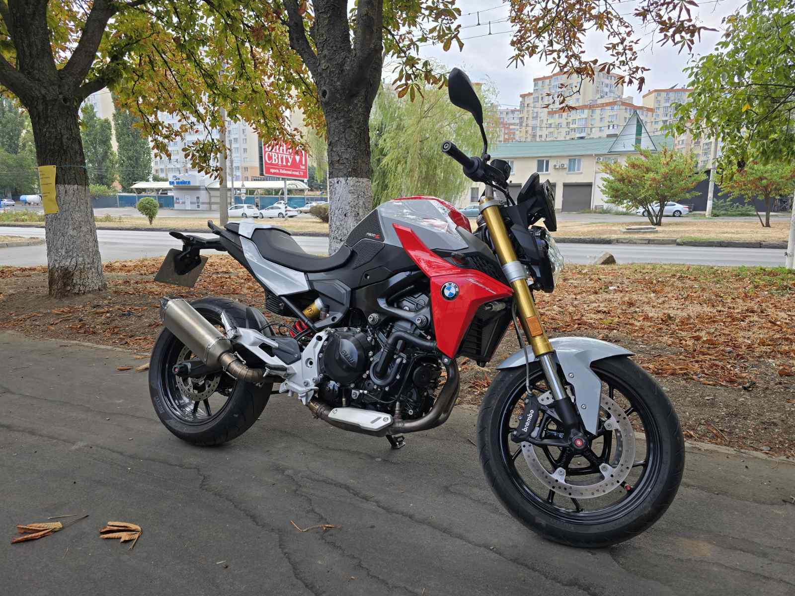 Мотоцикл BMW F 900R 2020 фото :: Мотосалон MotoHit - мотоцикли, екіпірування, запчастини.