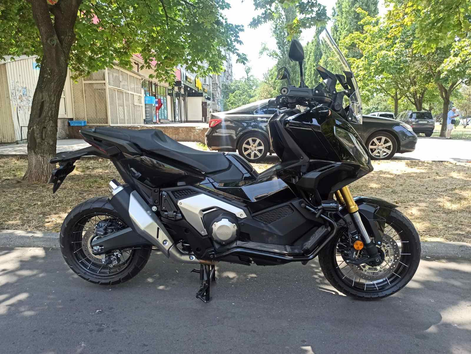 Honda X-ADV 750 2021 фото :: Мотосалон MotoHit - мотоцикли, екіпірування, запчастини.