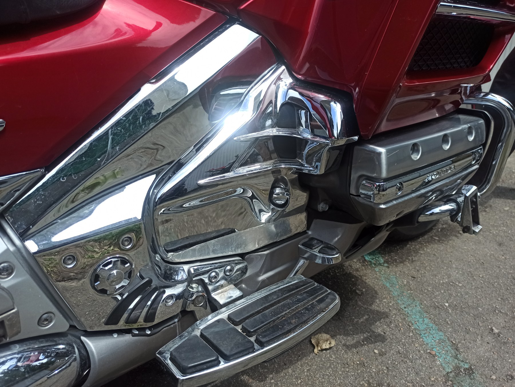 Мотоцикл Honda GoldWing 1800 2013 фото. Мотосалон МотоХит - мотоциклы, экипировка, запчасти.