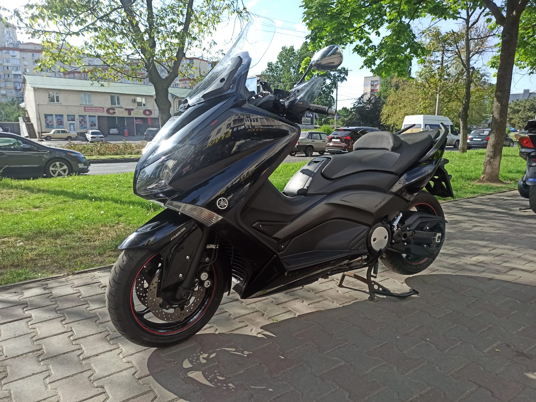 Yamaha T-Max 530 2013 фото :: Мотосалон MotoHit - мотоцикли, екіпірування, запчастини.
