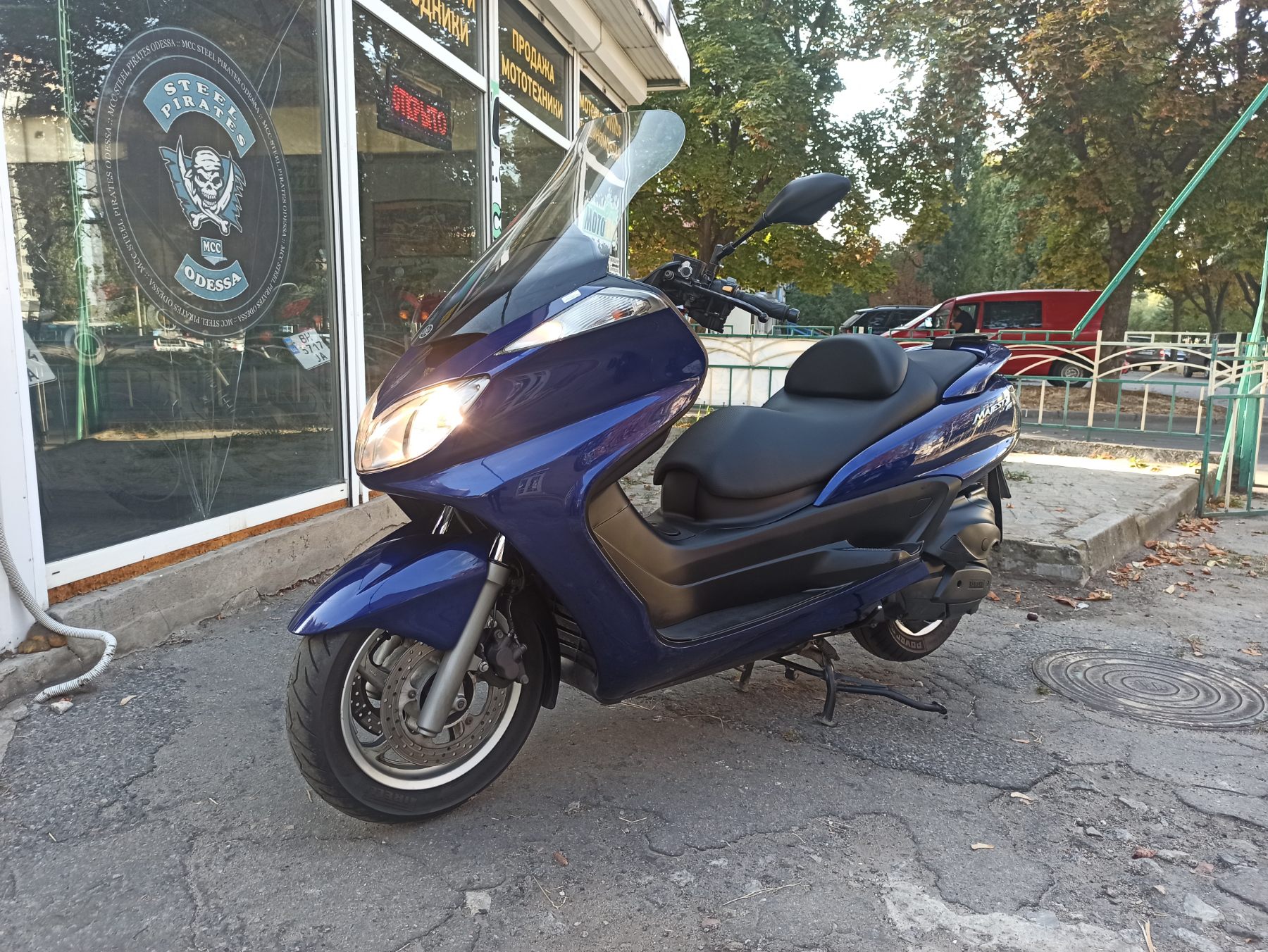 Yamaha GrandMajesty 400 ( YP 400 ) 2006 фото :: Мотосалон MotoHit - мотоцикли, екіпірування, запчастини.