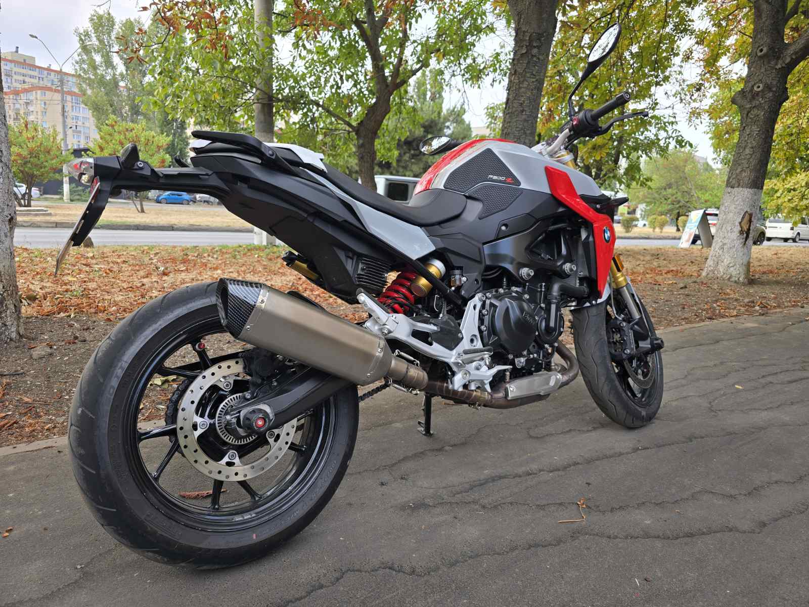 Мотоцикл BMW F 900R 2020 фото :: Мотосалон MotoHit - мотоцикли, екіпірування, запчастини.