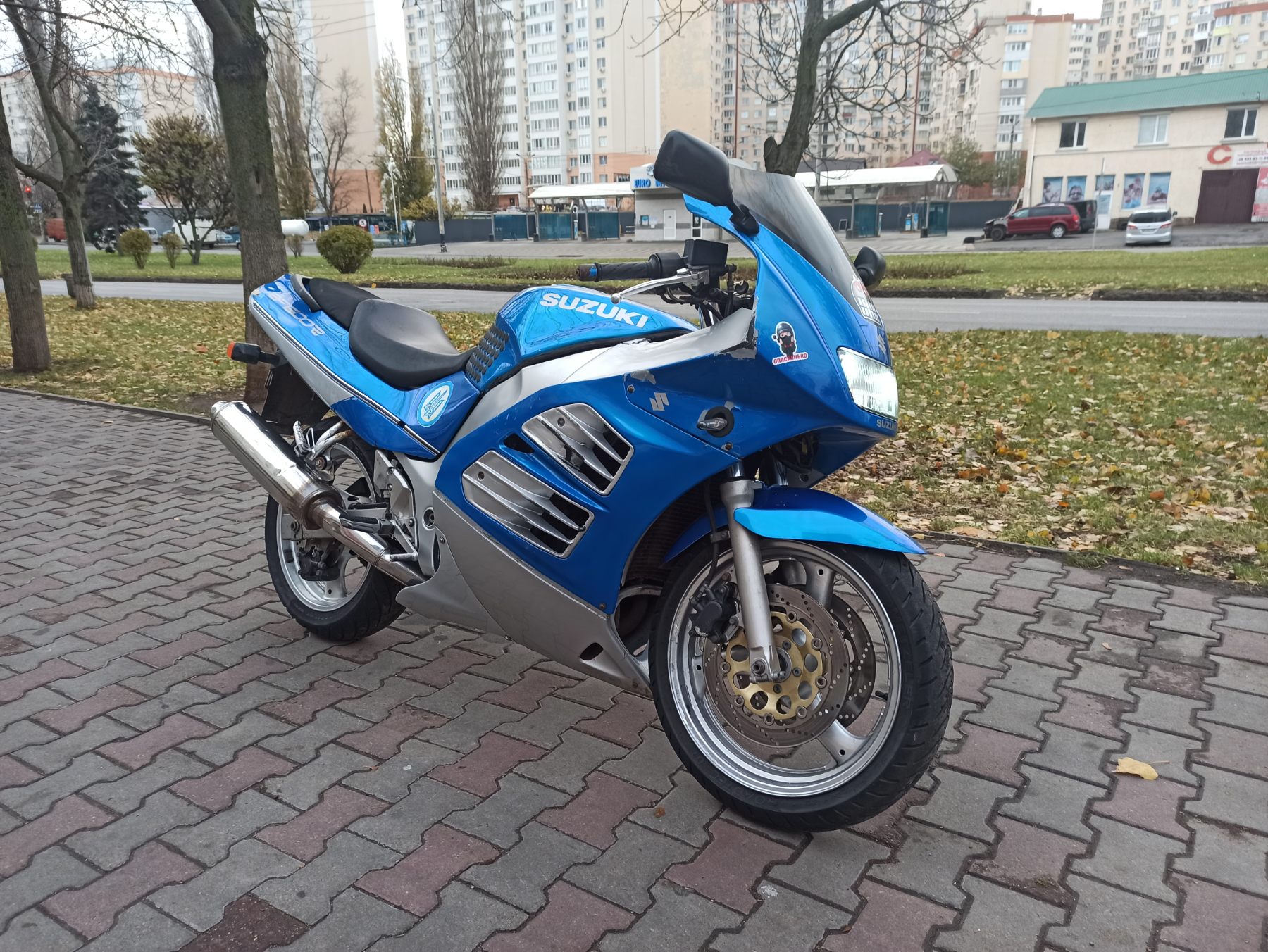 Мотоцикл Suzuki RF-600 1994 фото :: Мотосалон MotoHit - мотоцикли, екіпірування, запчастини.