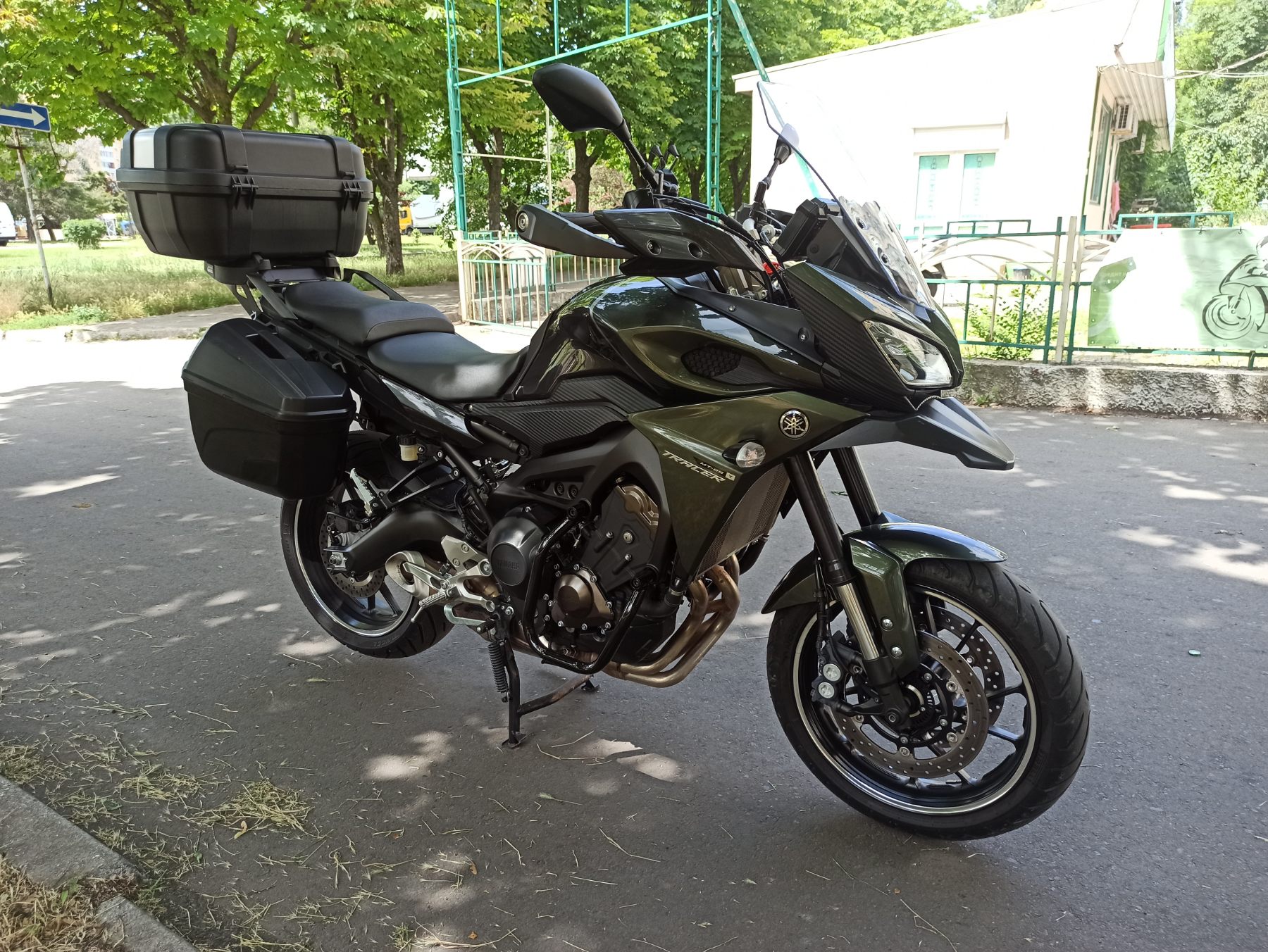 Мотоцикл Yamaha MT-09 Tracer 2016 фото :: Мотосалон MotoHit - мотоцикли, екіпірування, запчастини.