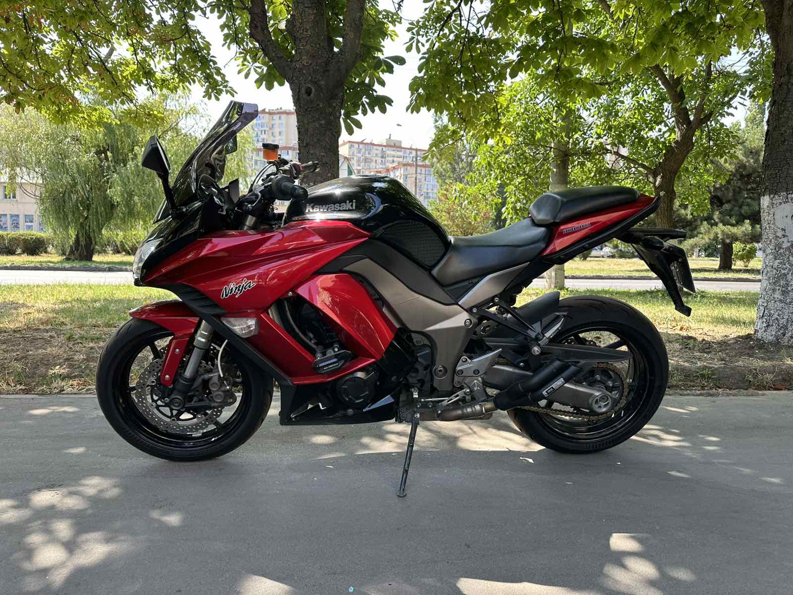 Kawasaki Ninja Z1000SX 2010 фото. Мотосалон МотоХит - мотоциклы, экипировка, запчасти.