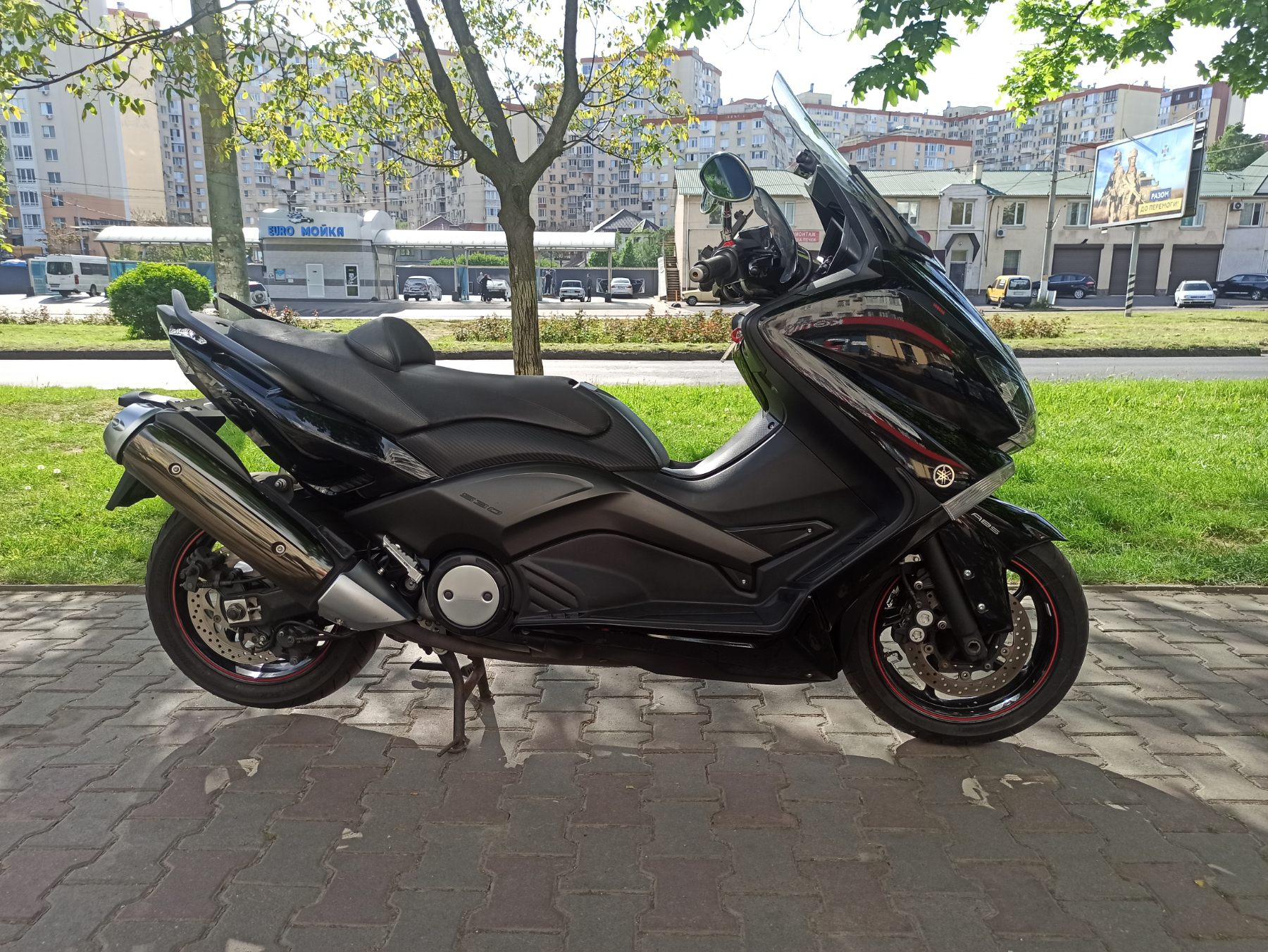 Yamaha T-Max 530 2013 фото :: Мотосалон MotoHit - мотоцикли, екіпірування, запчастини.