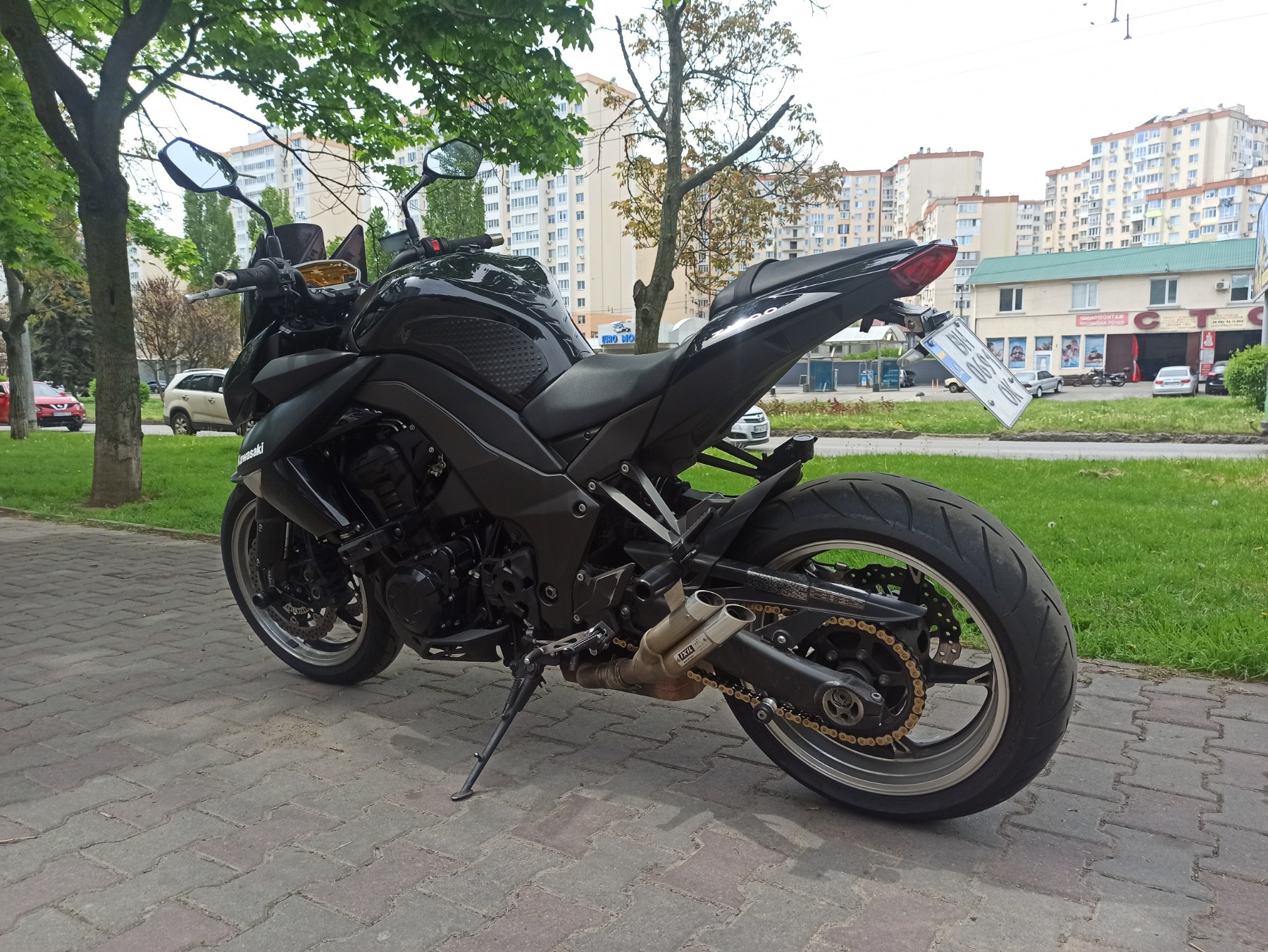 Kawasaki Z 1000 2011 фото :: Мотосалон MotoHit - мотоцикли, екіпірування, запчастини.