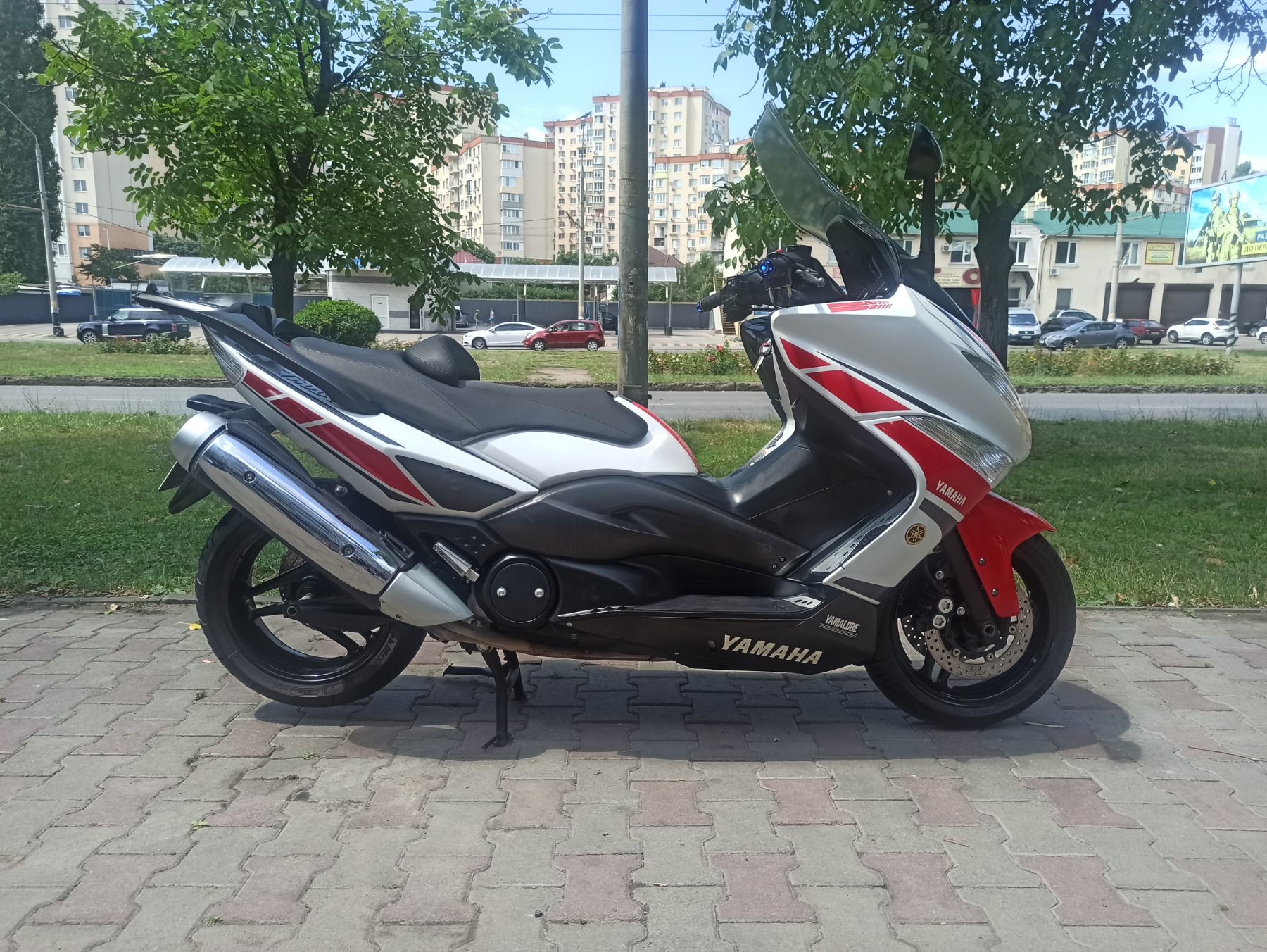 Yamaha T-Max 500 2011 фото :: Мотосалон MotoHit - мотоцикли, екіпірування, запчастини.