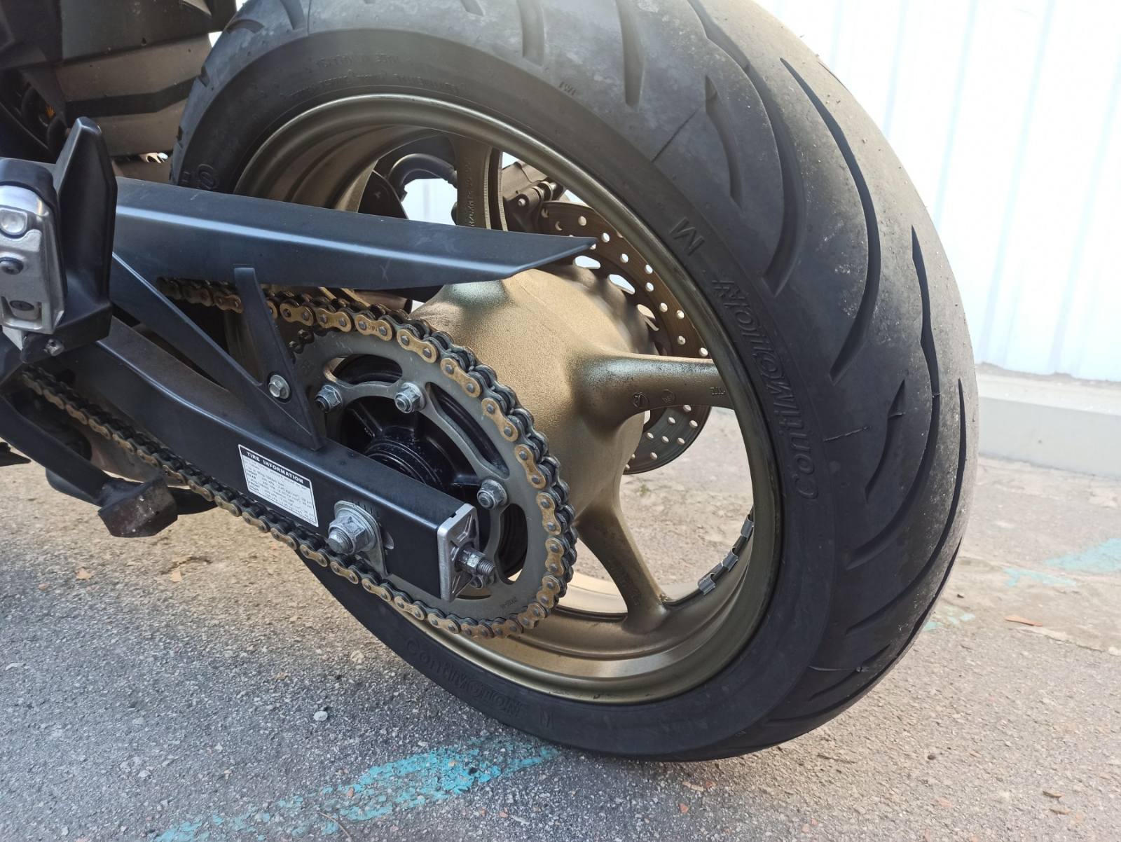 Мотоцикл Yamaha XJ6 Diversion S 2009 фото :: Мотосалон MotoHit - мотоцикли, екіпірування, запчастини.
