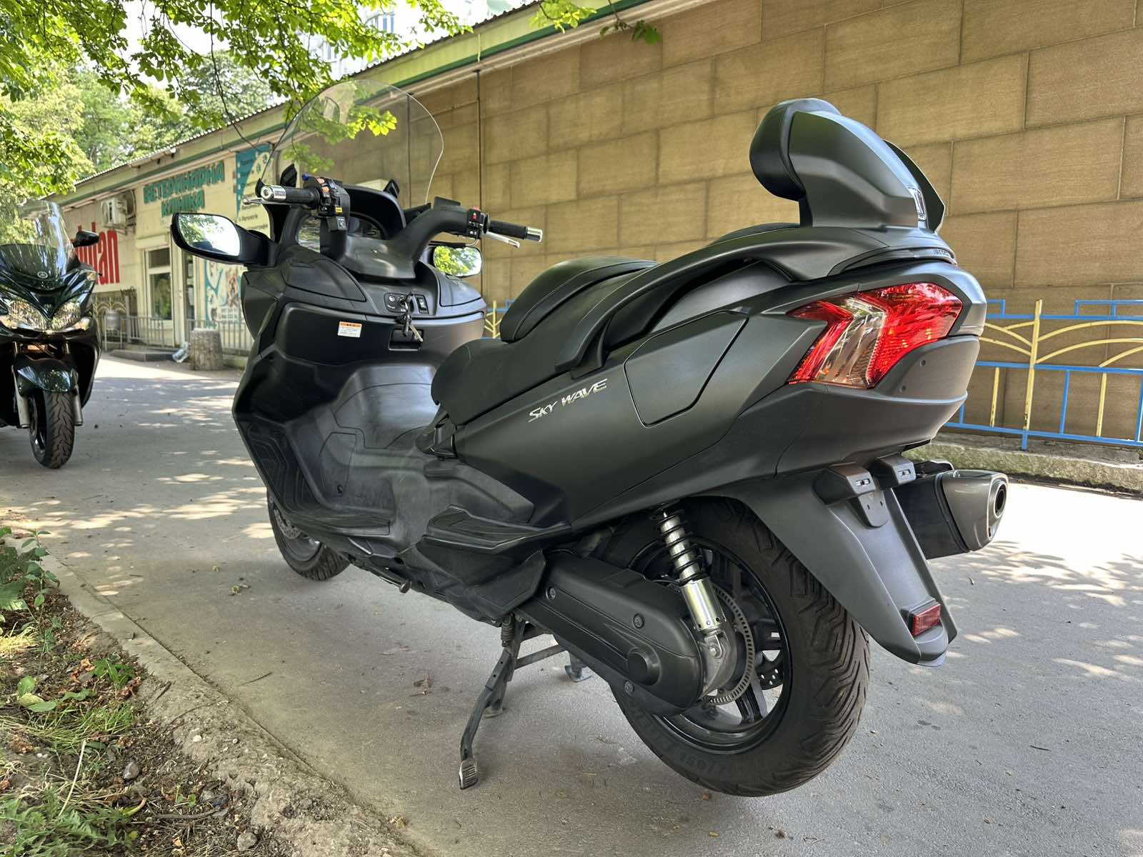 Максискутер Suzuki SkyWave 650 2014 фото :: Мотосалон MotoHit - мотоцикли, екіпірування, запчастини.