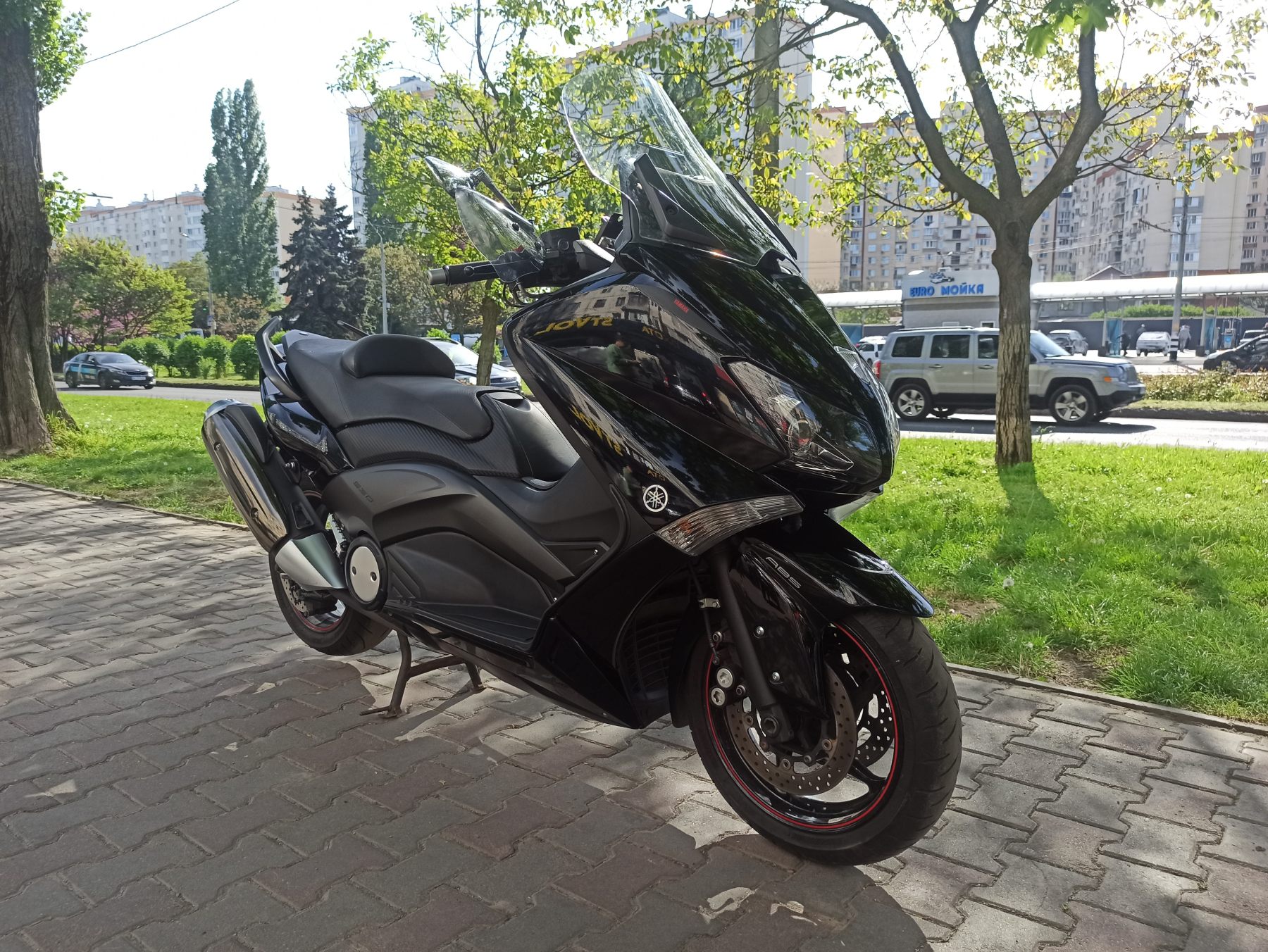 Yamaha T-Max 530 2013 фото :: Мотосалон MotoHit - мотоцикли, екіпірування, запчастини.