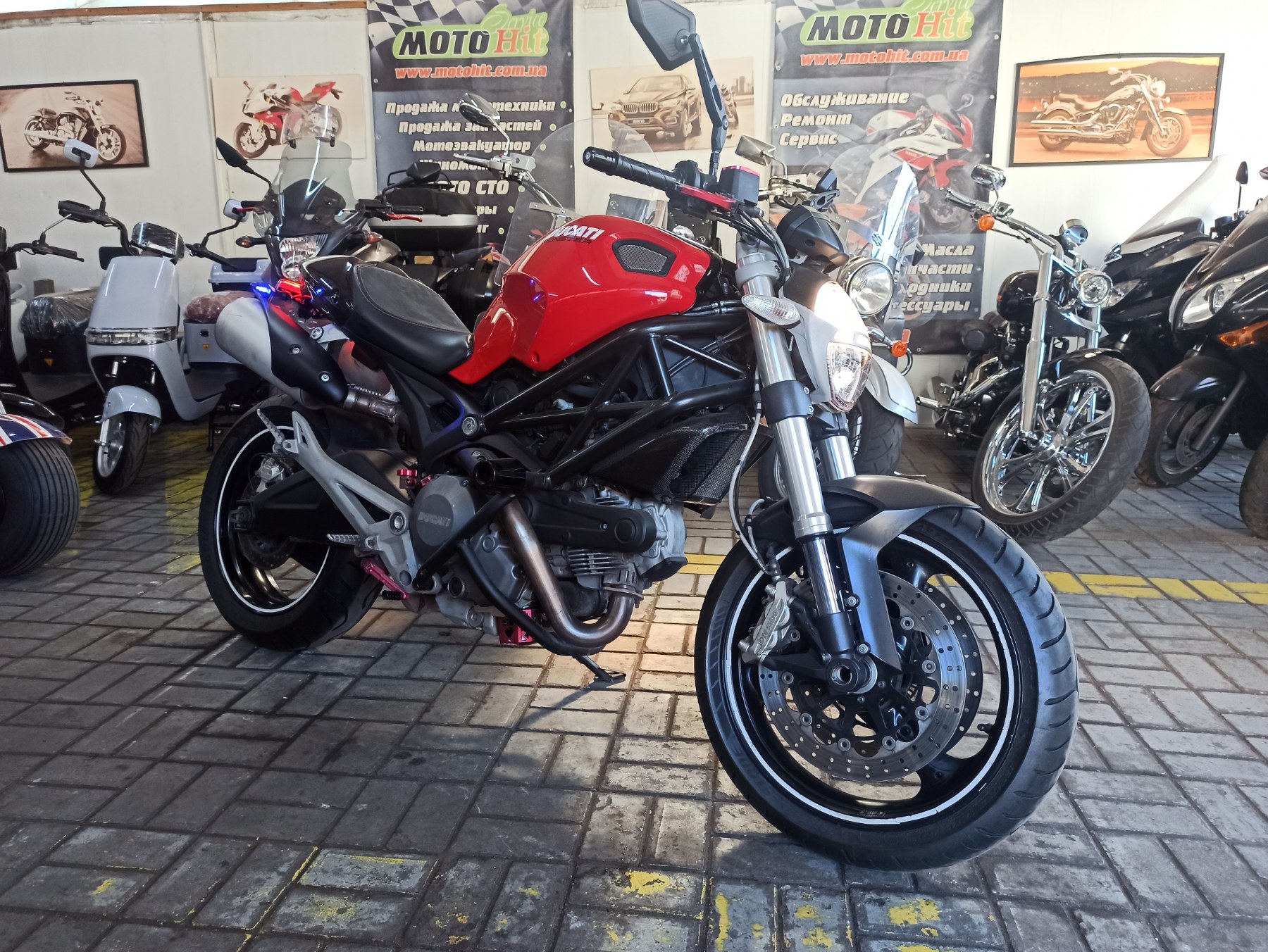 Ducati Monster 696 2012 фото :: Мотосалон MotoHit - мотоцикли, екіпірування, запчастини.