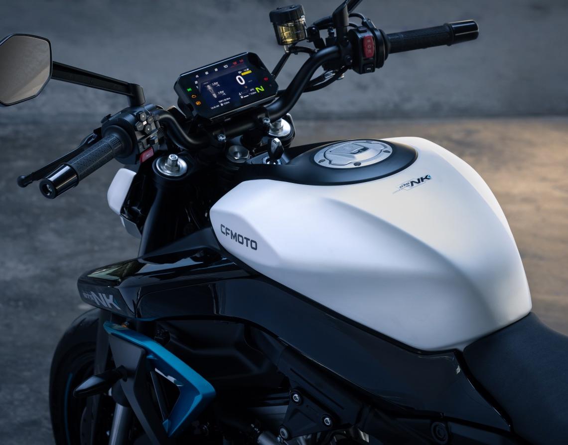 CFMOTO 675NK фото :: Мотосалон MotoHit - мотоцикли, екіпірування, запчастини.