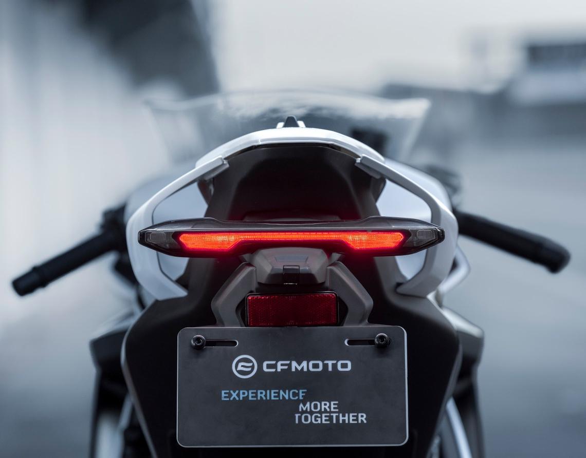 CFMOTO 675SR-R фото :: Мотосалон MotoHit - мотоцикли, екіпірування, запчастини.