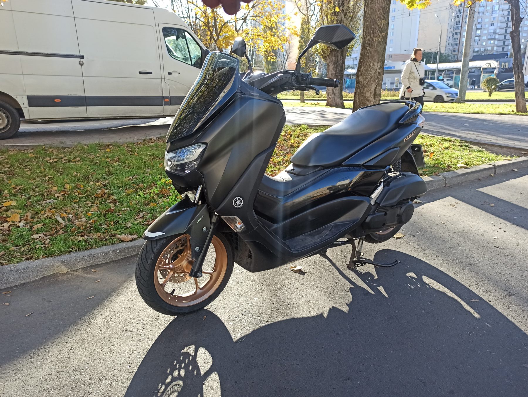 Максі скутер  Yamaha N-Max 125 2021 фото :: Мотосалон MotoHit - мотоцикли, екіпірування, запчастини.