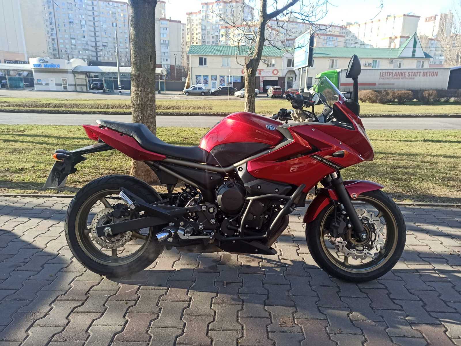 Мотоцикл Yamaha XJ6 Diversion S 2009 фото :: Мотосалон MotoHit - мотоцикли, екіпірування, запчастини.