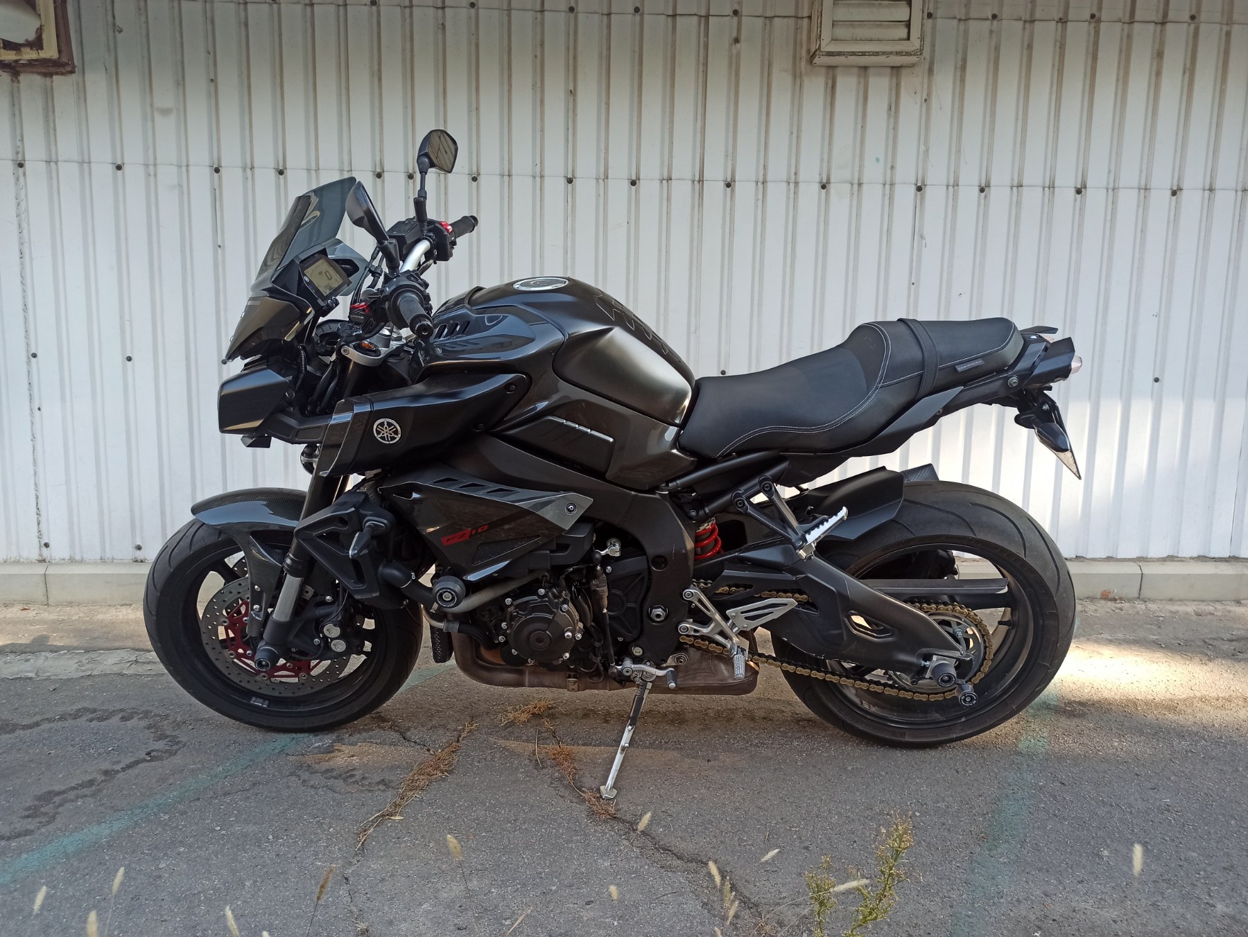 Yamaha FZ-10 2017 фото :: Мотосалон MotoHit - мотоцикли, екіпірування, запчастини.