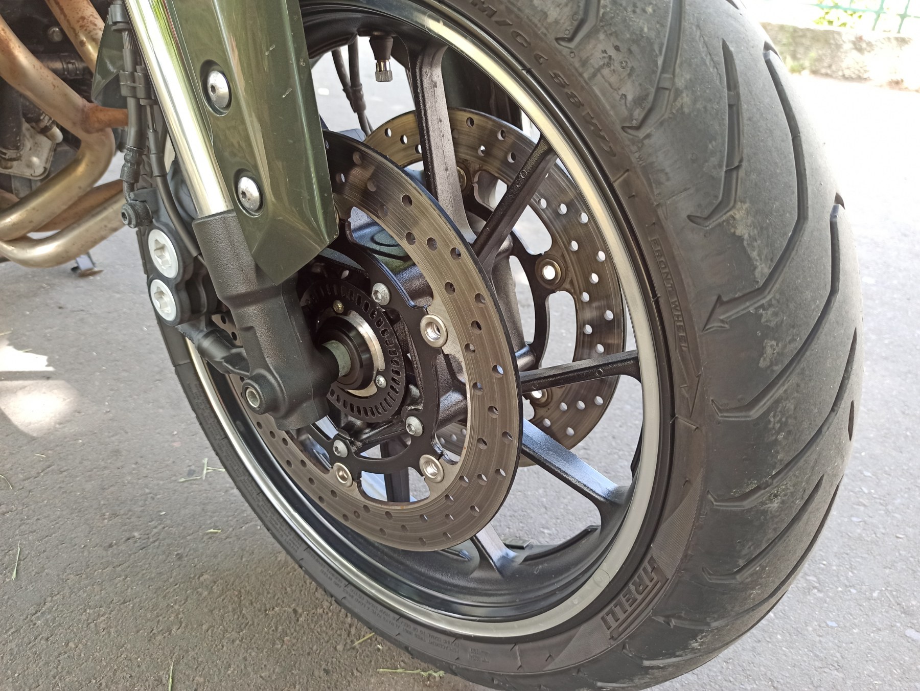 Мотоцикл Yamaha MT-09 Tracer 2016 фото :: Мотосалон MotoHit - мотоцикли, екіпірування, запчастини.