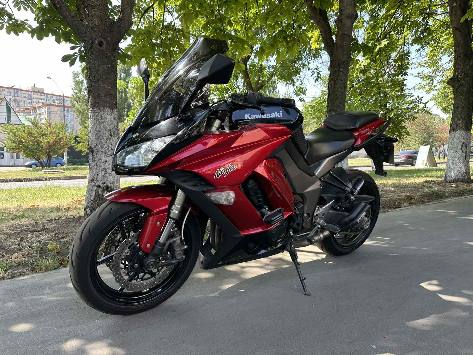 Kawasaki Ninja Z1000SX 2010 фото. Мотосалон МотоХит - мотоциклы, экипировка, запчасти.