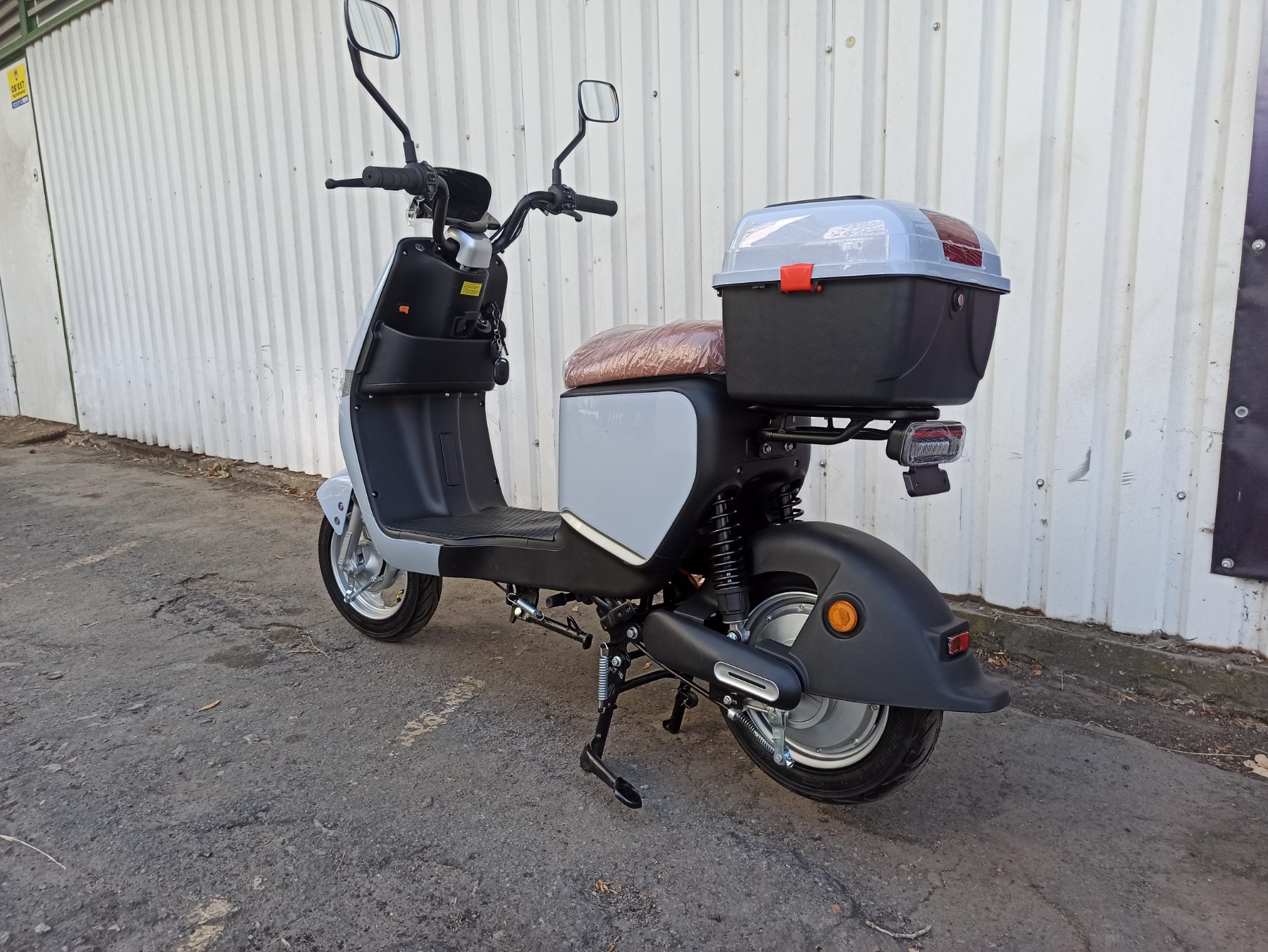 Електроскутер UNIONE Link фото :: Мотосалон MotoHit - мотоцикли, екіпірування, запчастини.