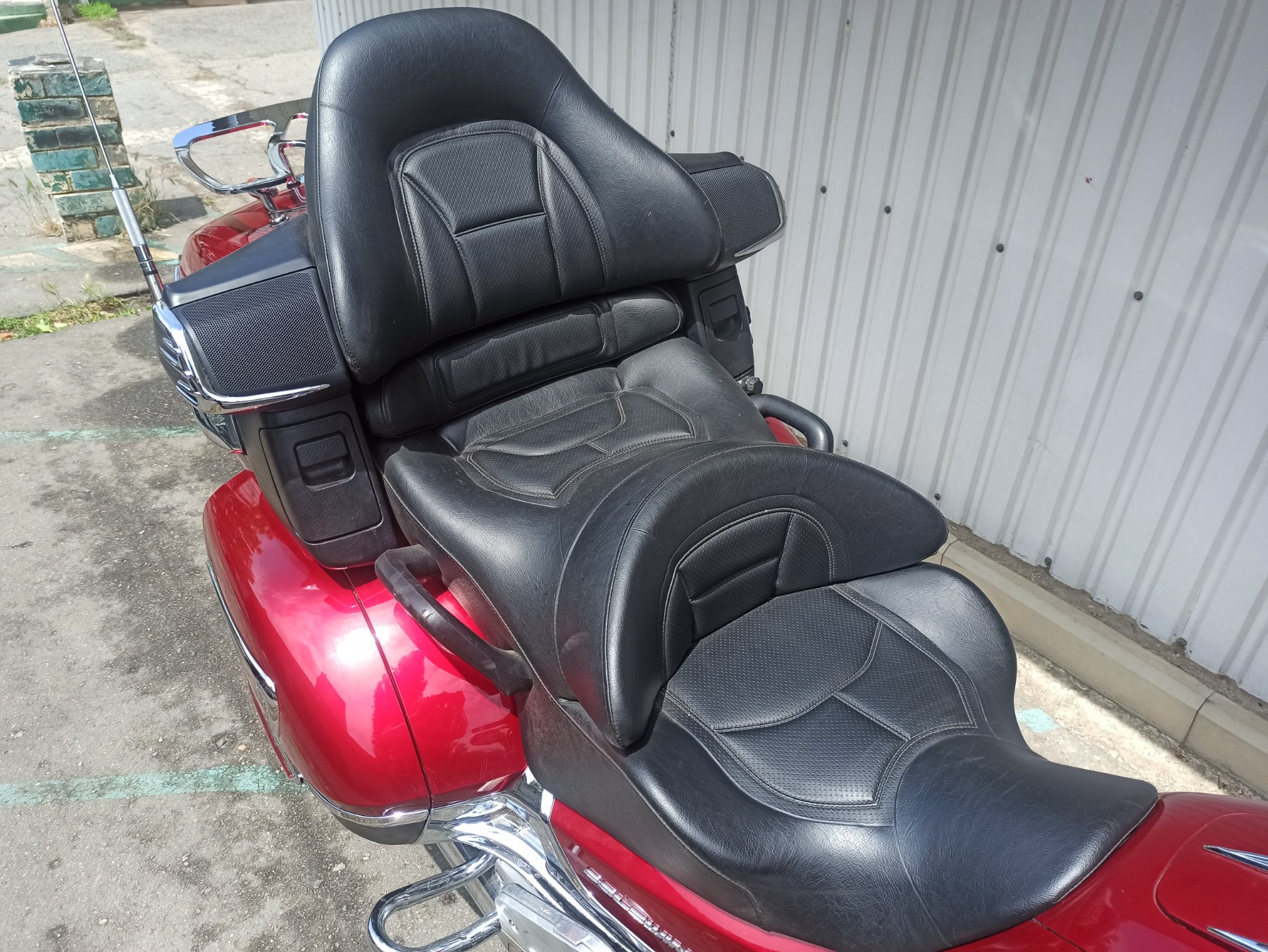 Мотоцикл Honda GoldWing 1800 2013 фото. Мотосалон МотоХит - мотоциклы, экипировка, запчасти.