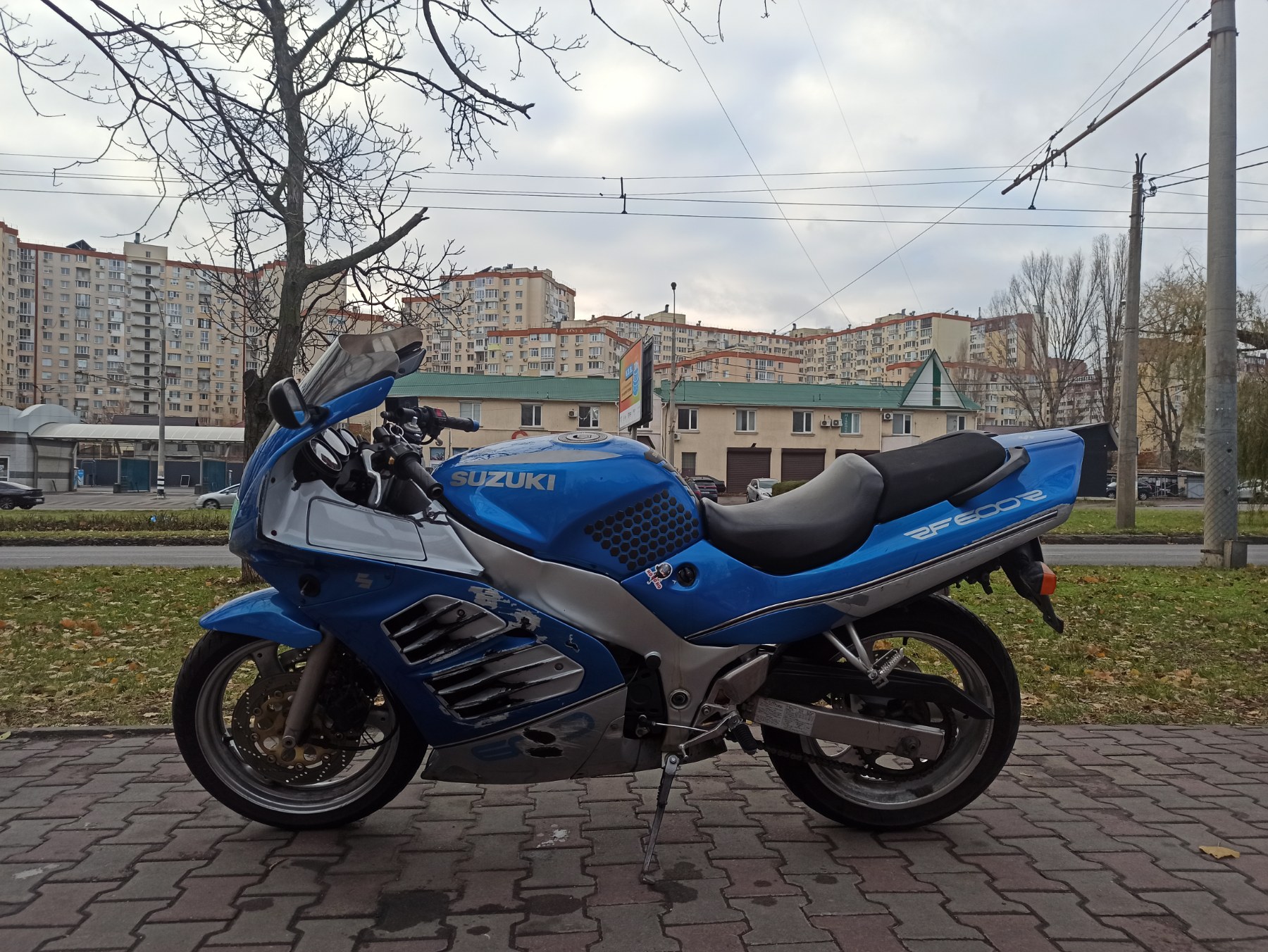 Мотоцикл Suzuki RF-600 1994 фото :: Мотосалон MotoHit - мотоцикли, екіпірування, запчастини.