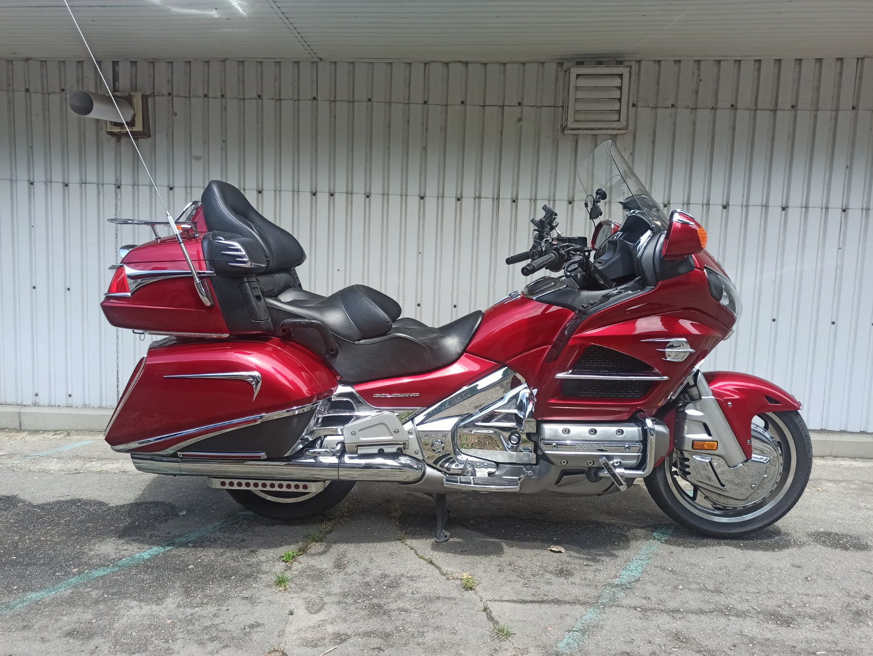 Мотоцикл Honda GoldWing 1800 2013 фото. Мотосалон МотоХит - мотоциклы, экипировка, запчасти.