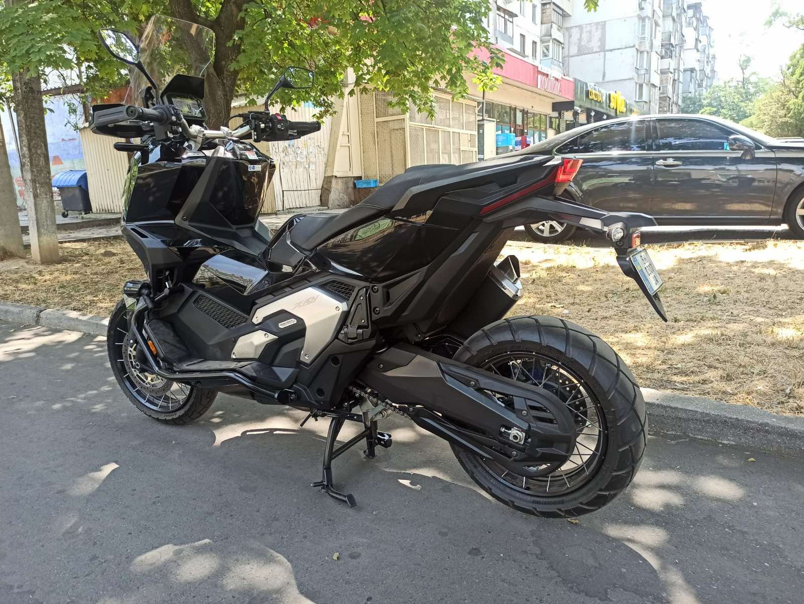 Honda X-ADV 750 2021 фото :: Мотосалон MotoHit - мотоцикли, екіпірування, запчастини.