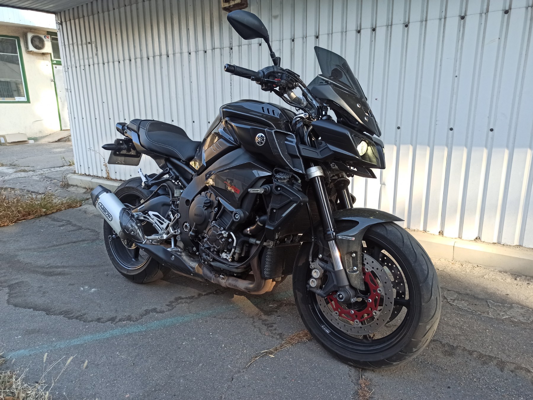 Yamaha FZ-10 2017 фото :: Мотосалон MotoHit - мотоцикли, екіпірування, запчастини.